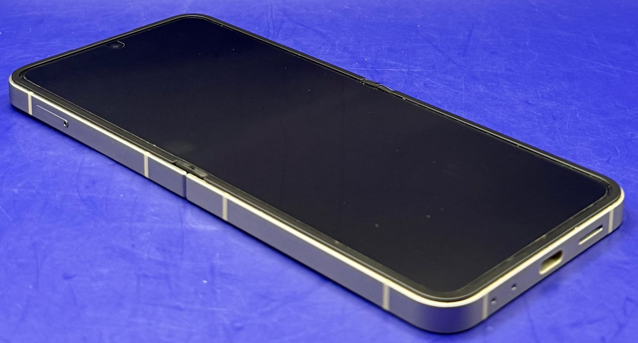 Samsung Galaxy Z Flip 6 256GB Silver Shadow Unlocked Boxed - Chesterfield