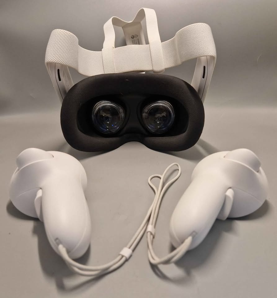 Meta Quest 3S VR Headset (With Controllers) - 128GB