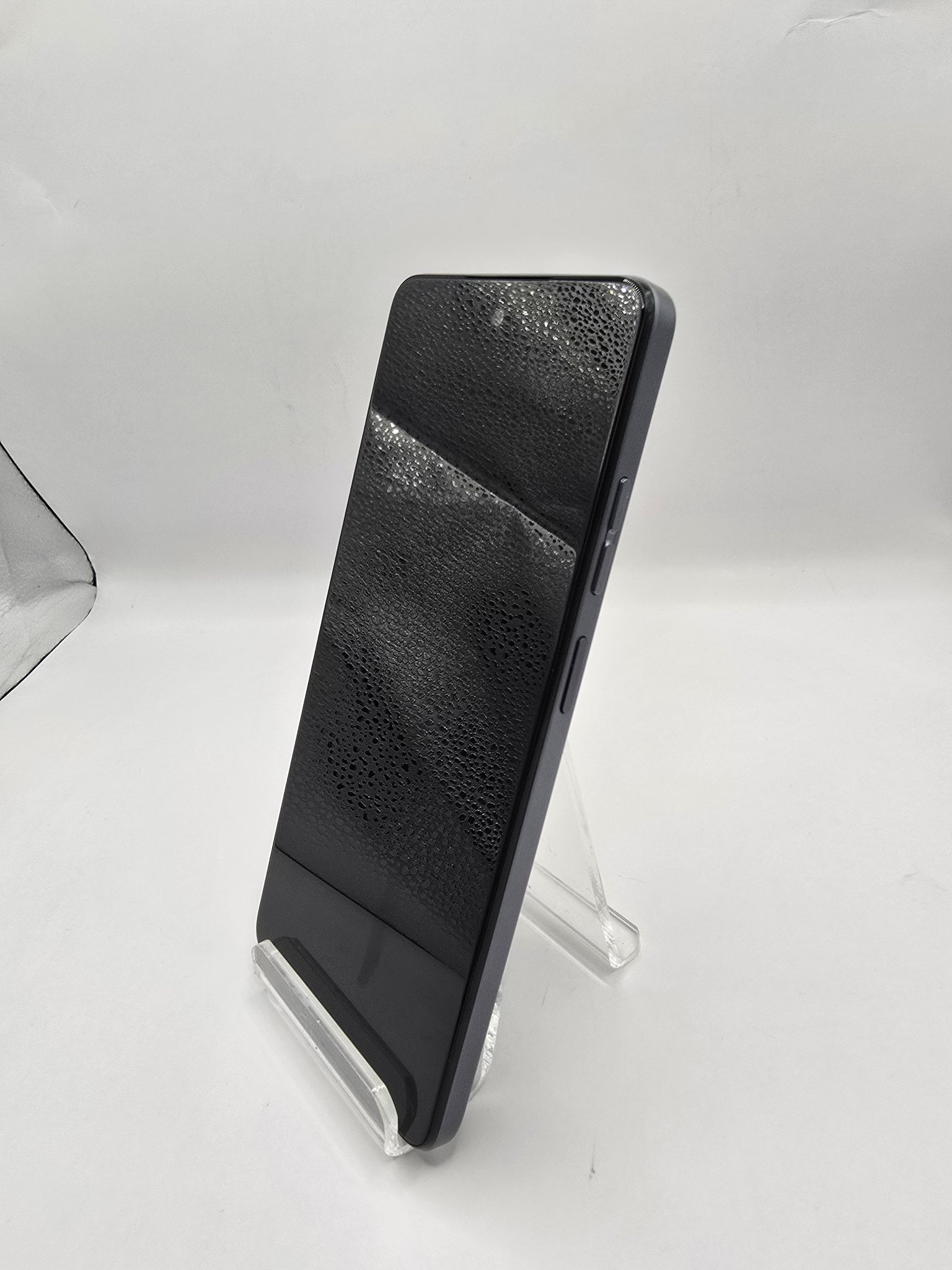 Motorola Moto G24 - 128 GB, Matt Charcoal open