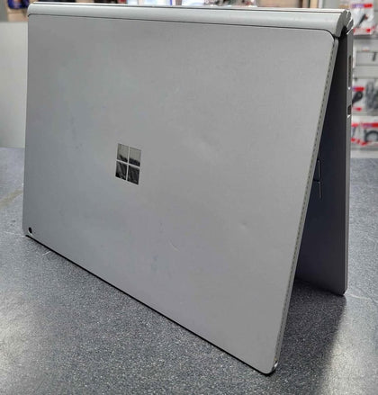 Microsoft Surface Book - i5-6300U - 8GB RAM - 256GB SSD - Windows 10