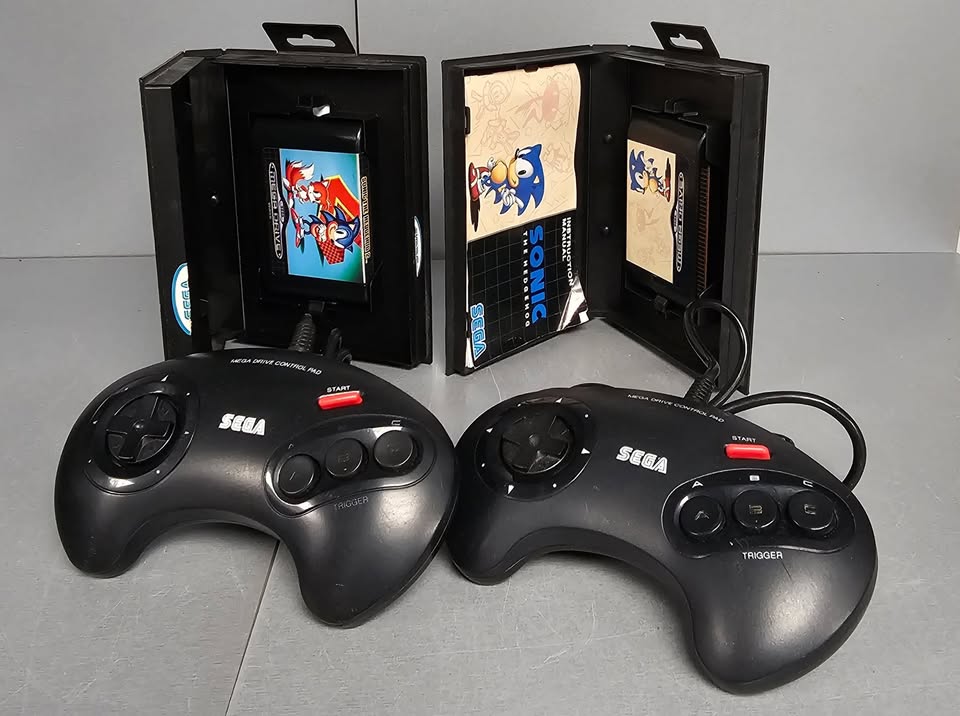 Sega Mega Drive II Console, (2 Pads & Sonic 1 & 2) Boxed.