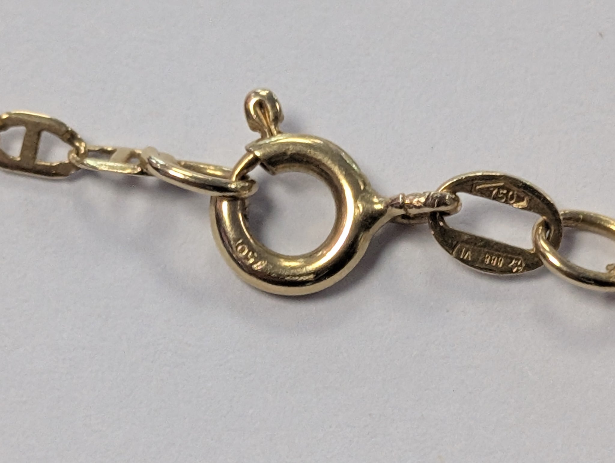 18CT GOLD FIGURE OF EIGHT CHAIN
