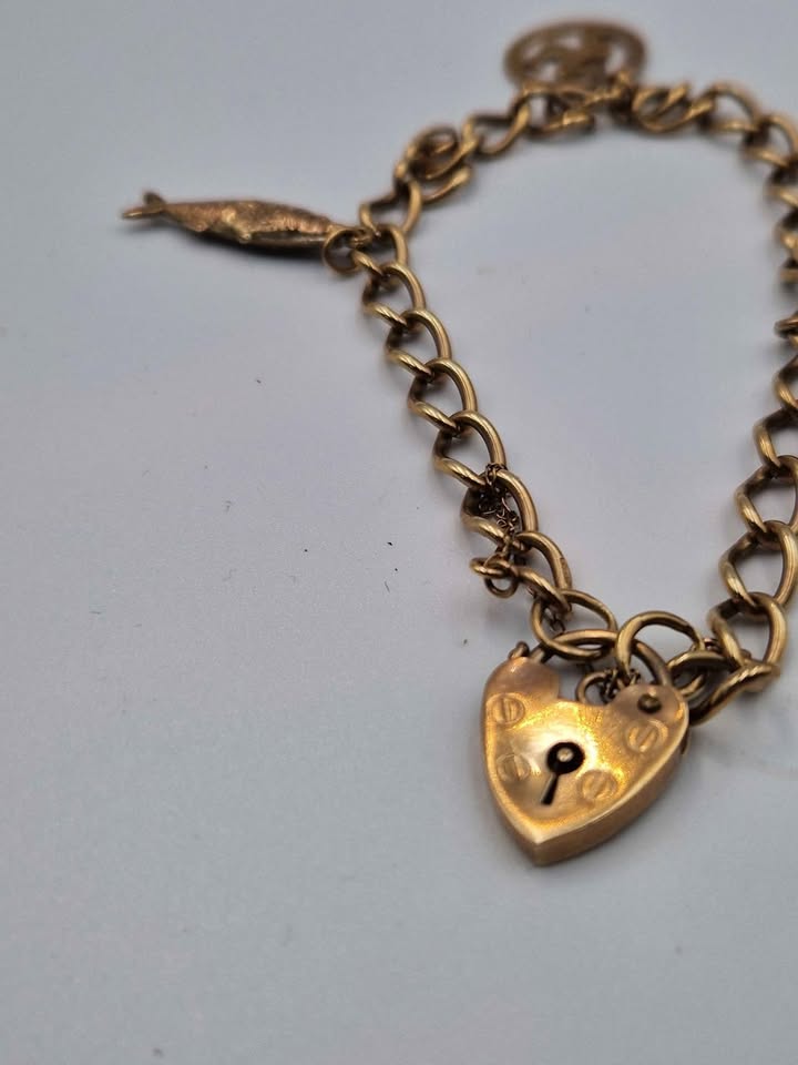9ct Yellow Gold Charm Bracelet With Heart Clasp - 8" Long - 11.12 Grams