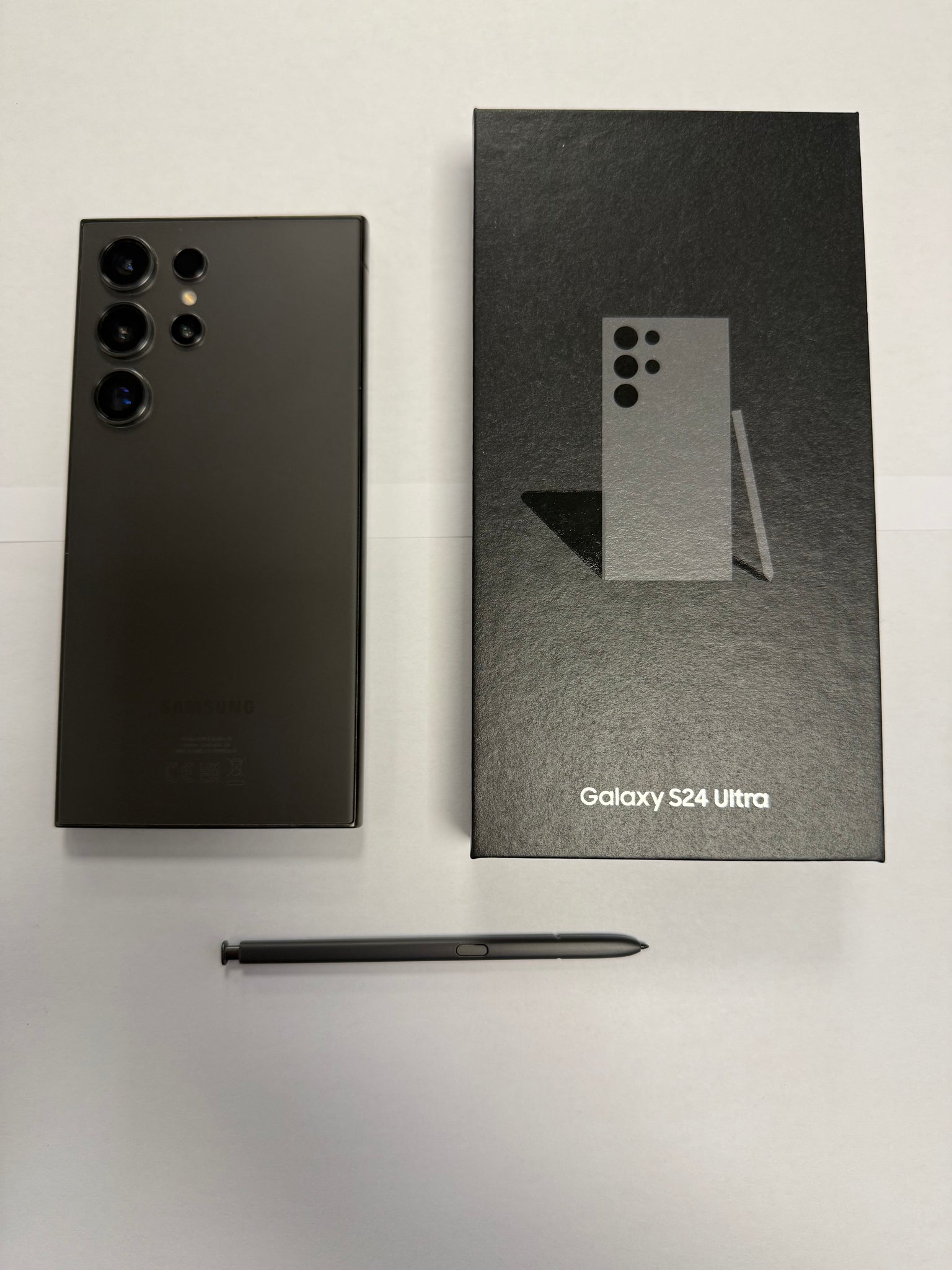 Samsung S24 Ultra - Unlocked - 256gb - Boxed