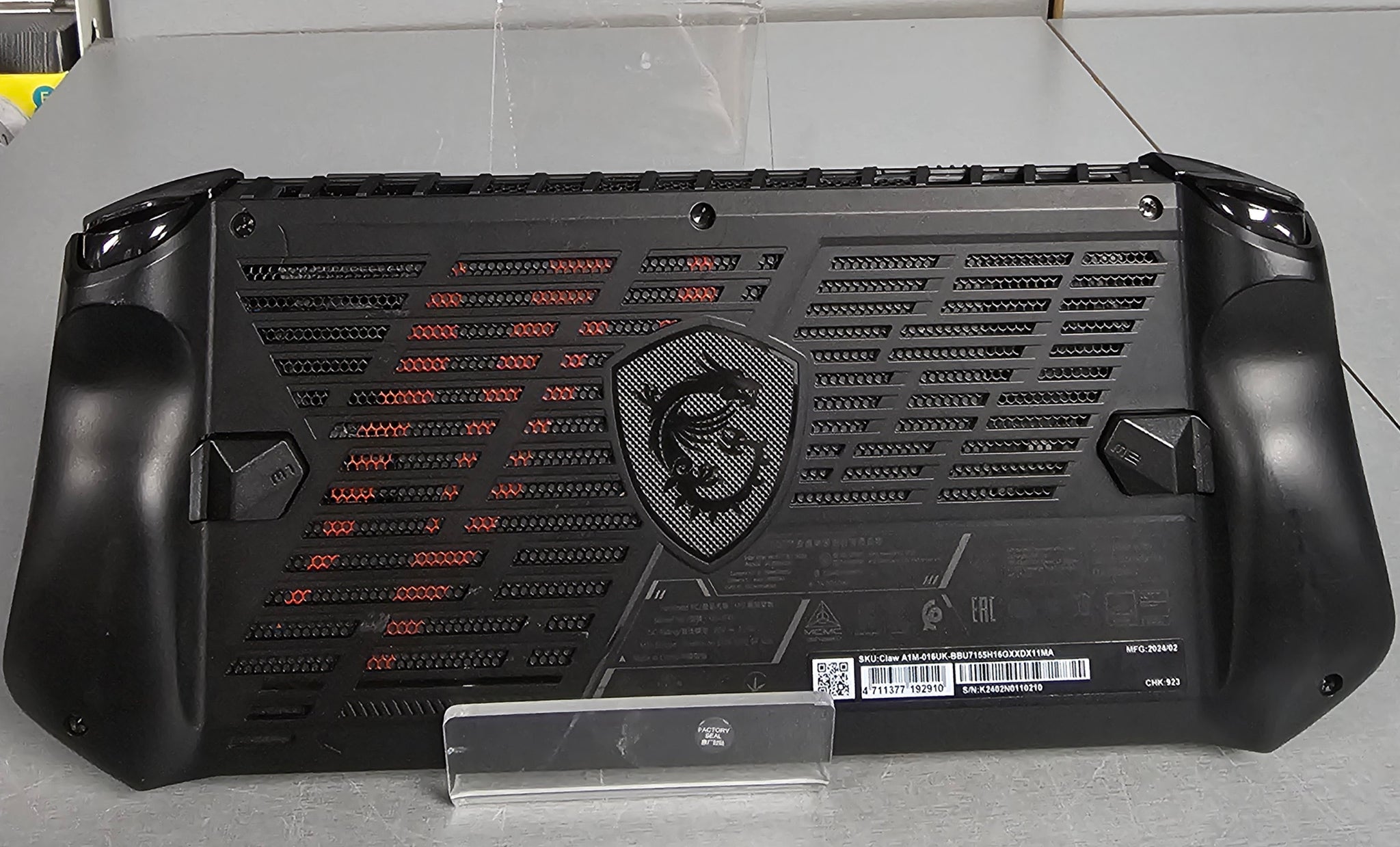 MSI Claw A1M Handheld Gaming Console - Intel® Core™ Ultra 7, 1 TB SSD, 16GB Ram