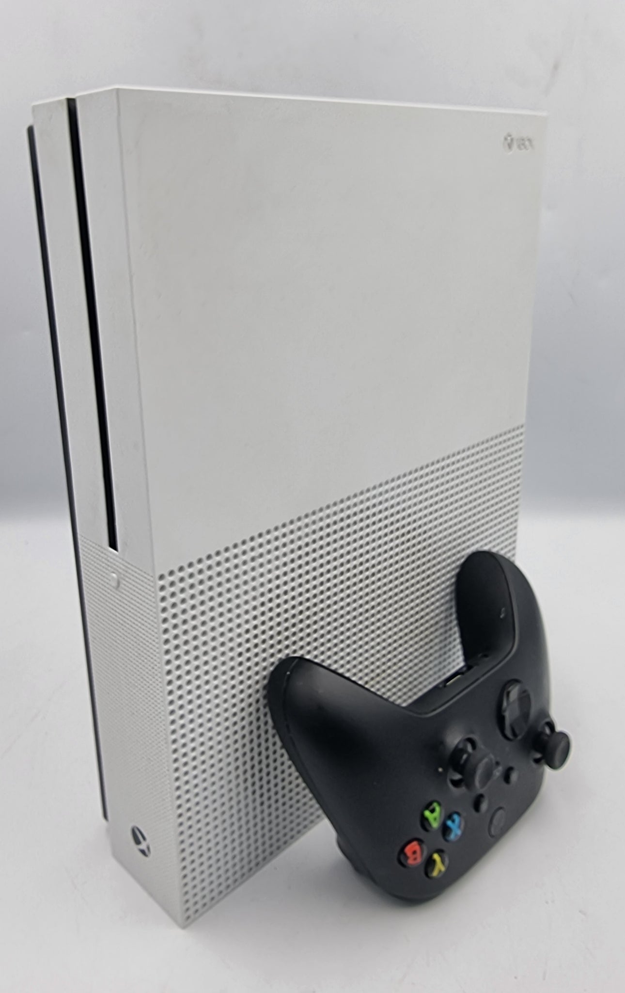 Microsoft Xbox One S 1TB white game console with 1 x black series controller and all leads UNBOXED