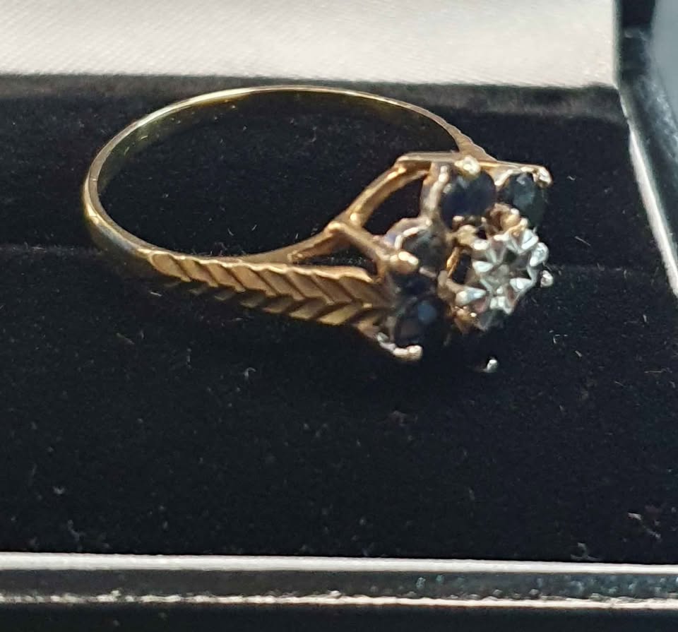 9ct Yellow Gold Ring With Clear And Blue/Black Stones - 1.9G - Size O. Hallmarked