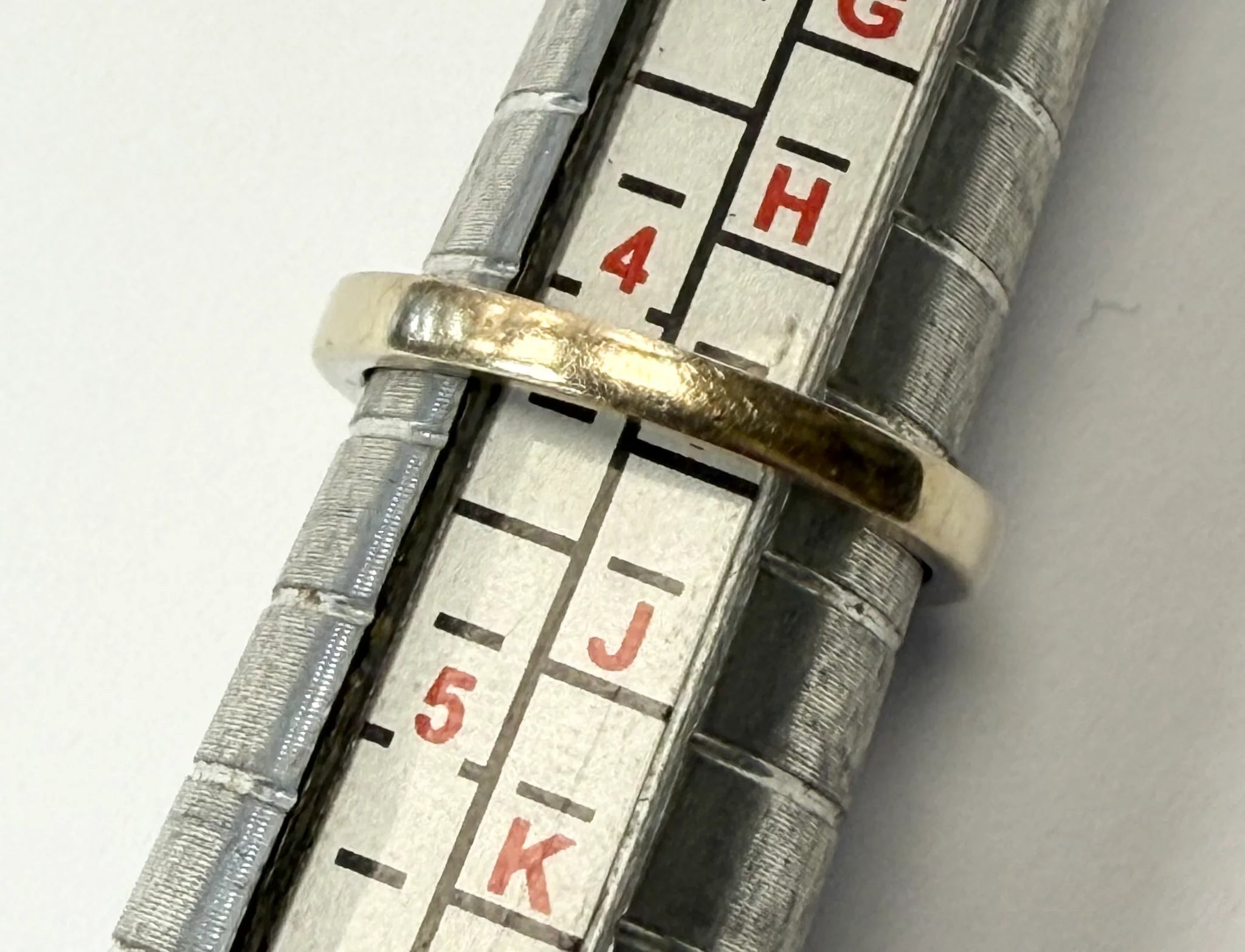 18ct White gold three stone diamond ring Size I