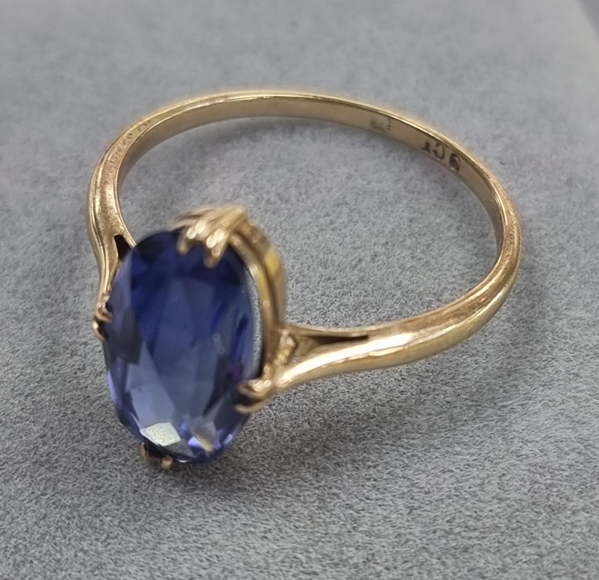 9ct Gold Ring With Blue Stone Size "O"