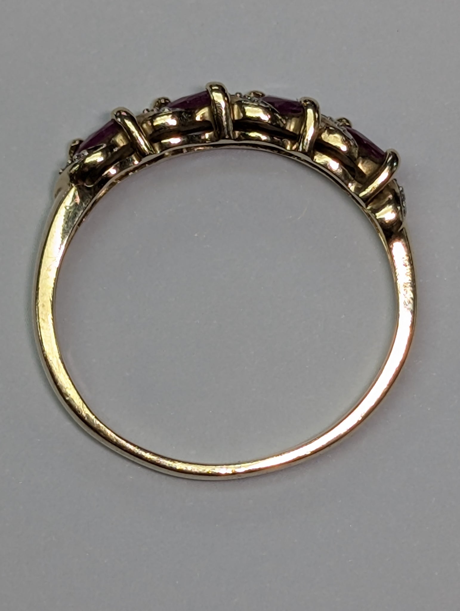 9ct Gold Diamond & Red Stone Ring - Size S