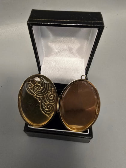 9ct Gold Pendent Locket 6.4G 40mm in Length