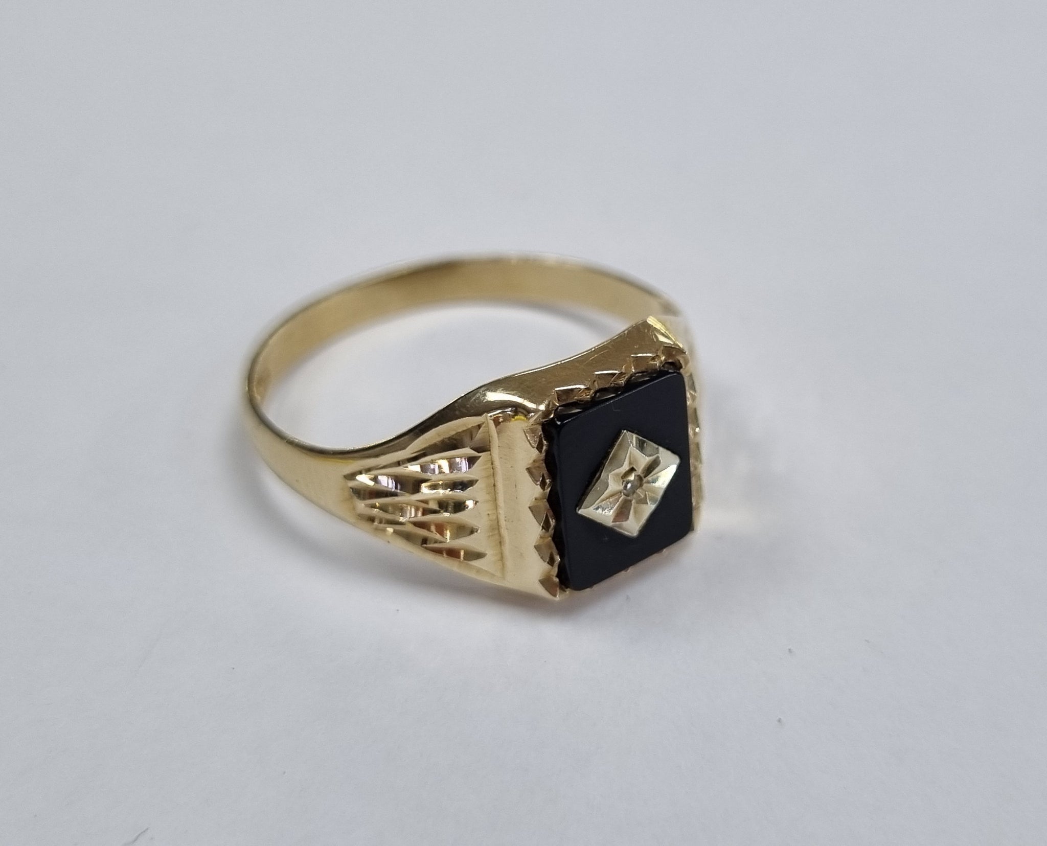 9ct gold ring black & diamond size X