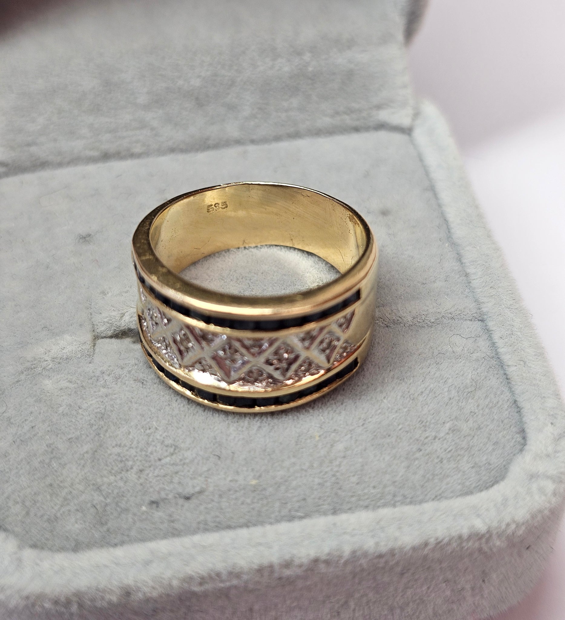 14ct Yellow Gold Ring with Diamond Size N1/2