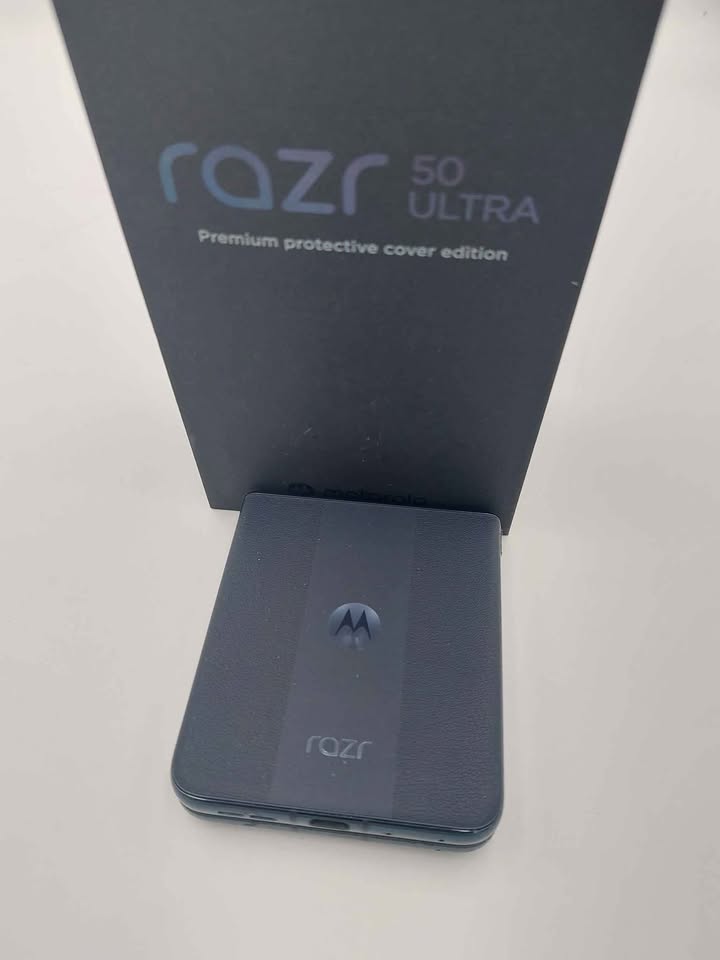 Motorola Moto Razr 50 Ultra 512GB Midnight Blue Unlocked C Boxed