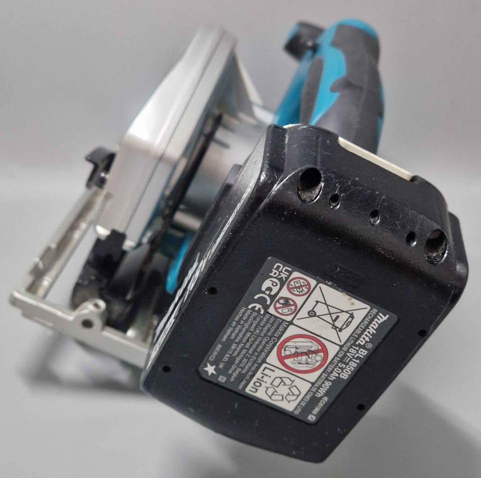 MAKITA DSS611 18v Circular saw 165mm blade with 5.0Ah battery *collection only*