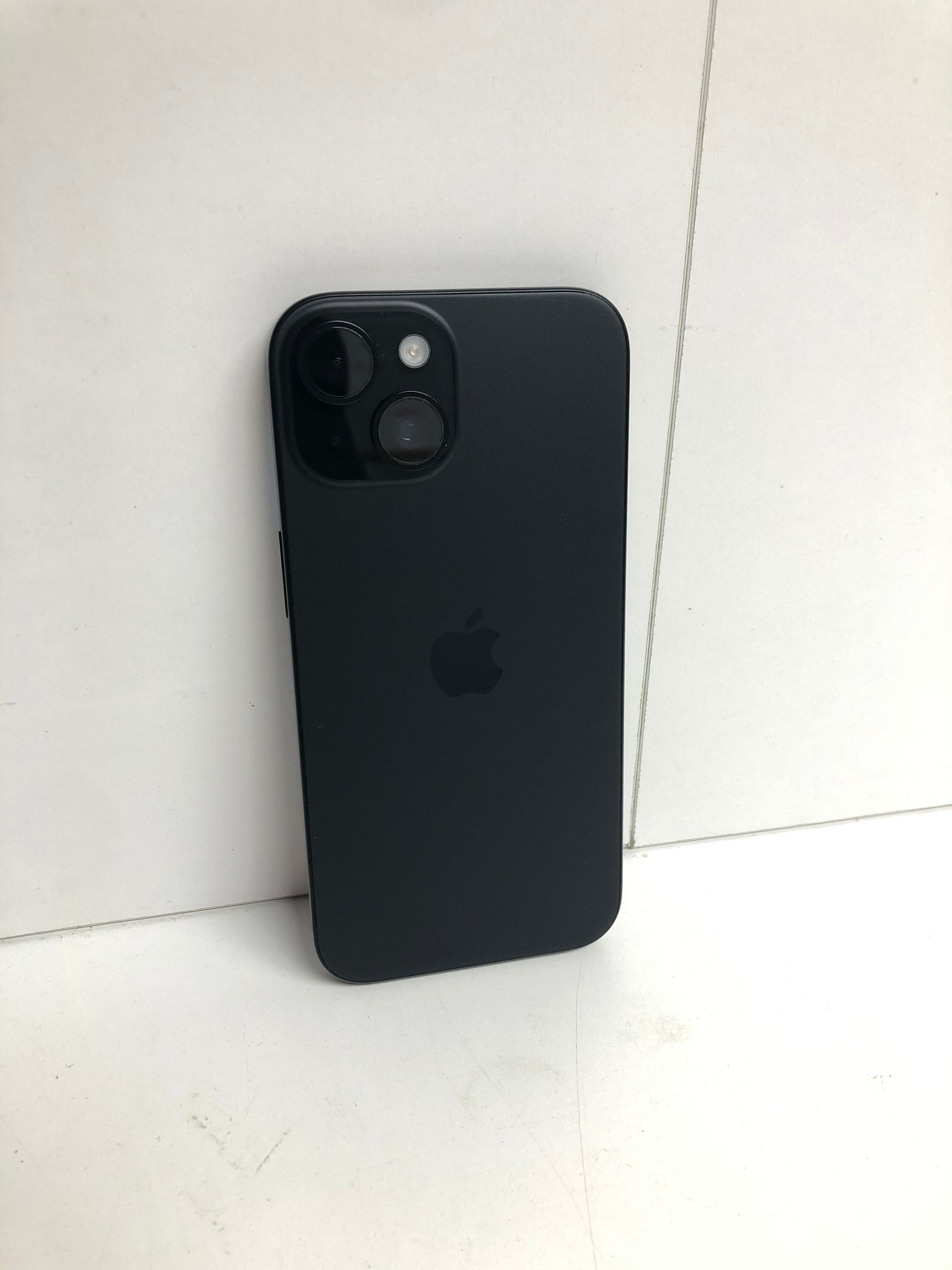 Apple iPhone 15 - 128 GB - Black