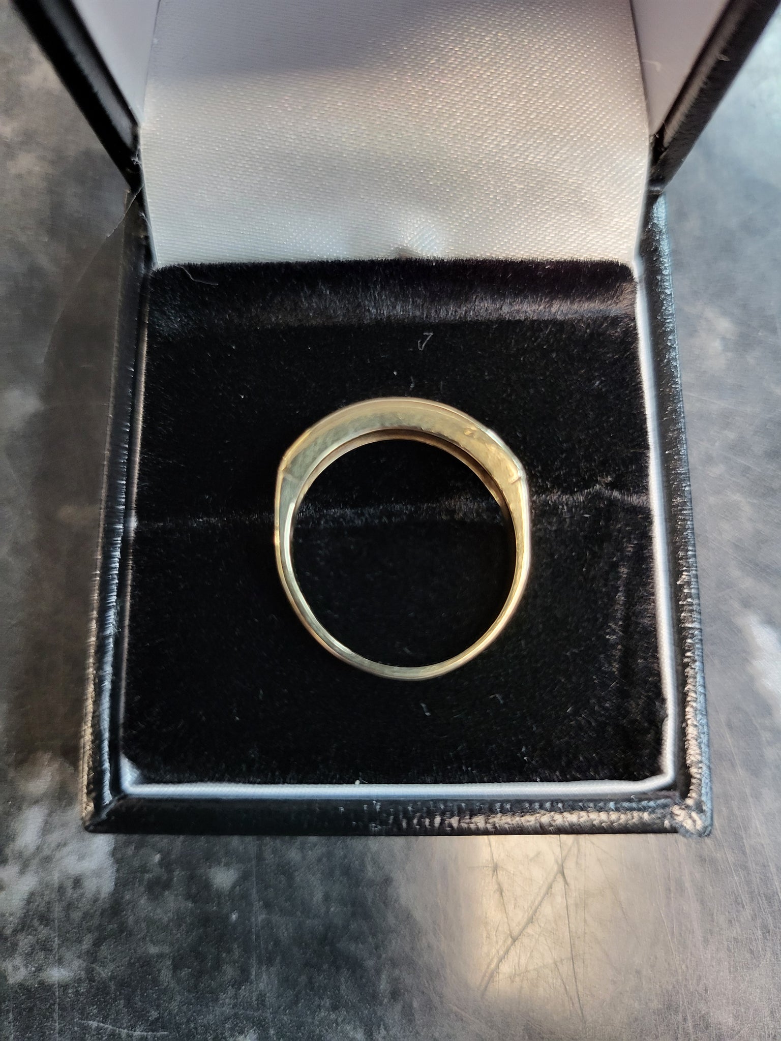 9ct Yellow Gold Ring With Clear And Black Stones - Size J - 2G