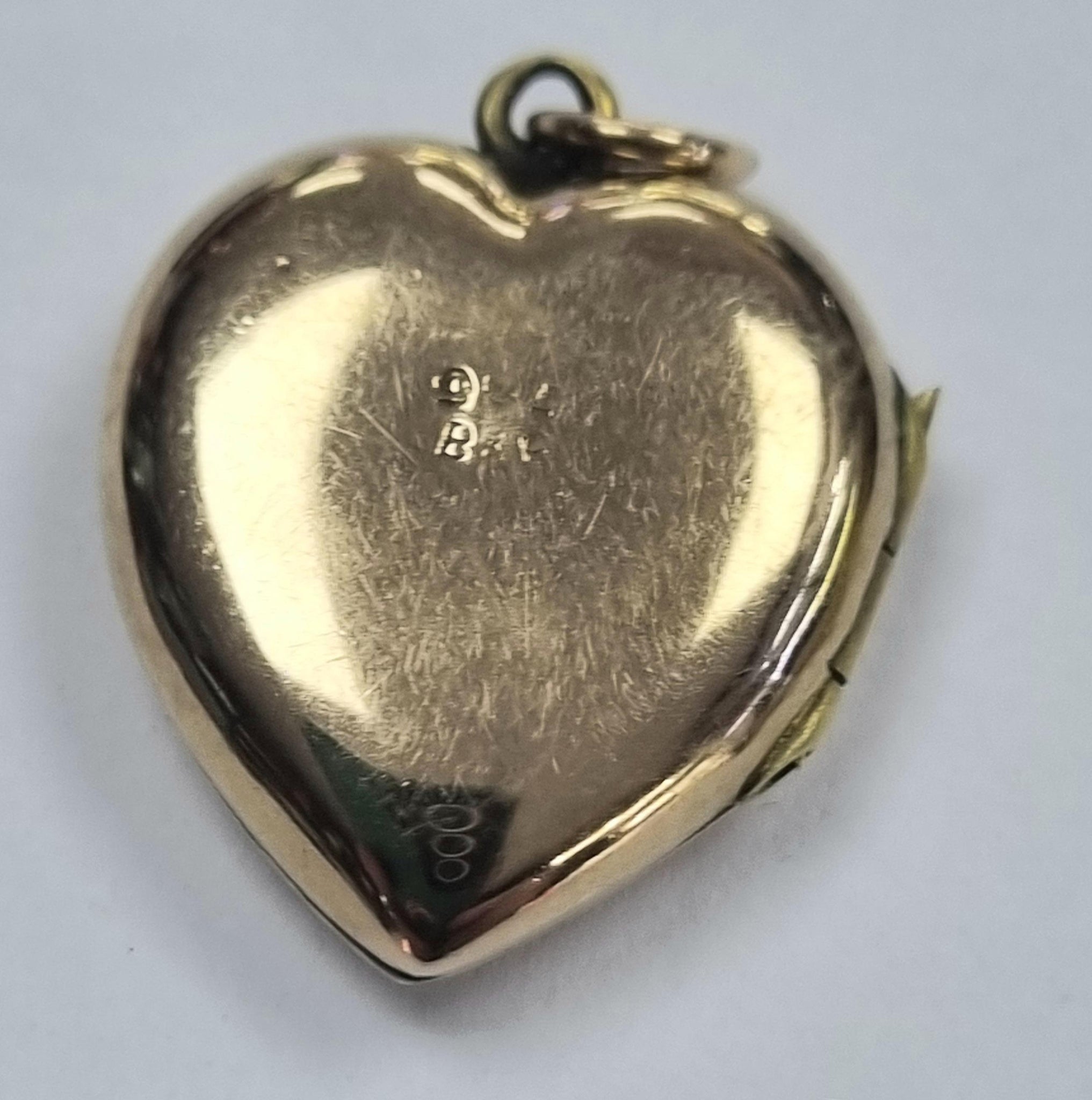 9ct Gold heart Locket