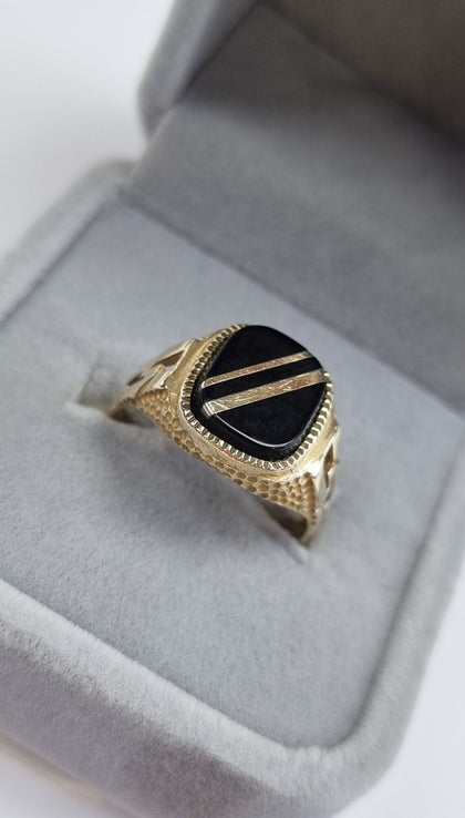 9ct gold onyx Ring Size R