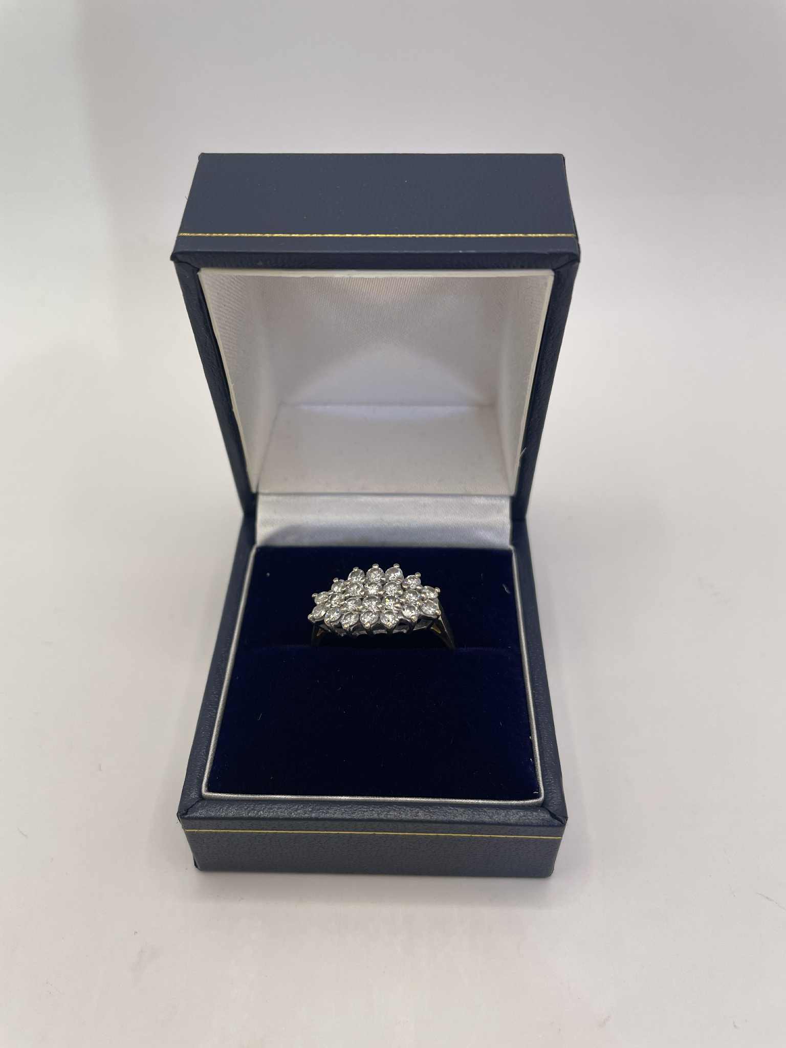 18CT Gold RING WITH STONES