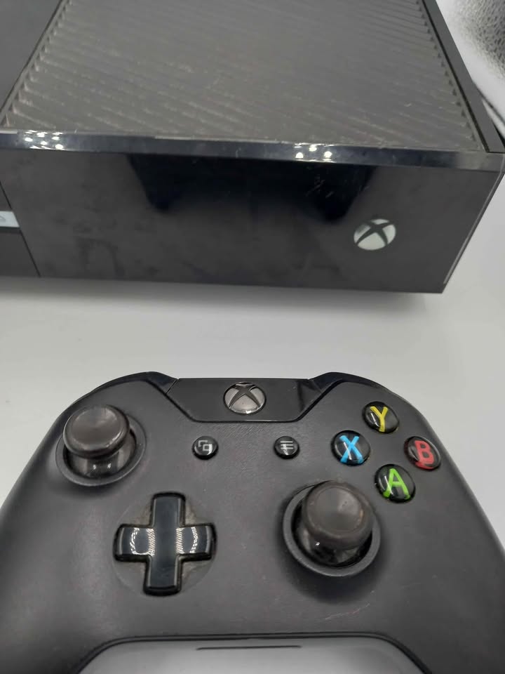 Xbox One Console, 500GB, Black (No Kinect), Unboxed With Pad
