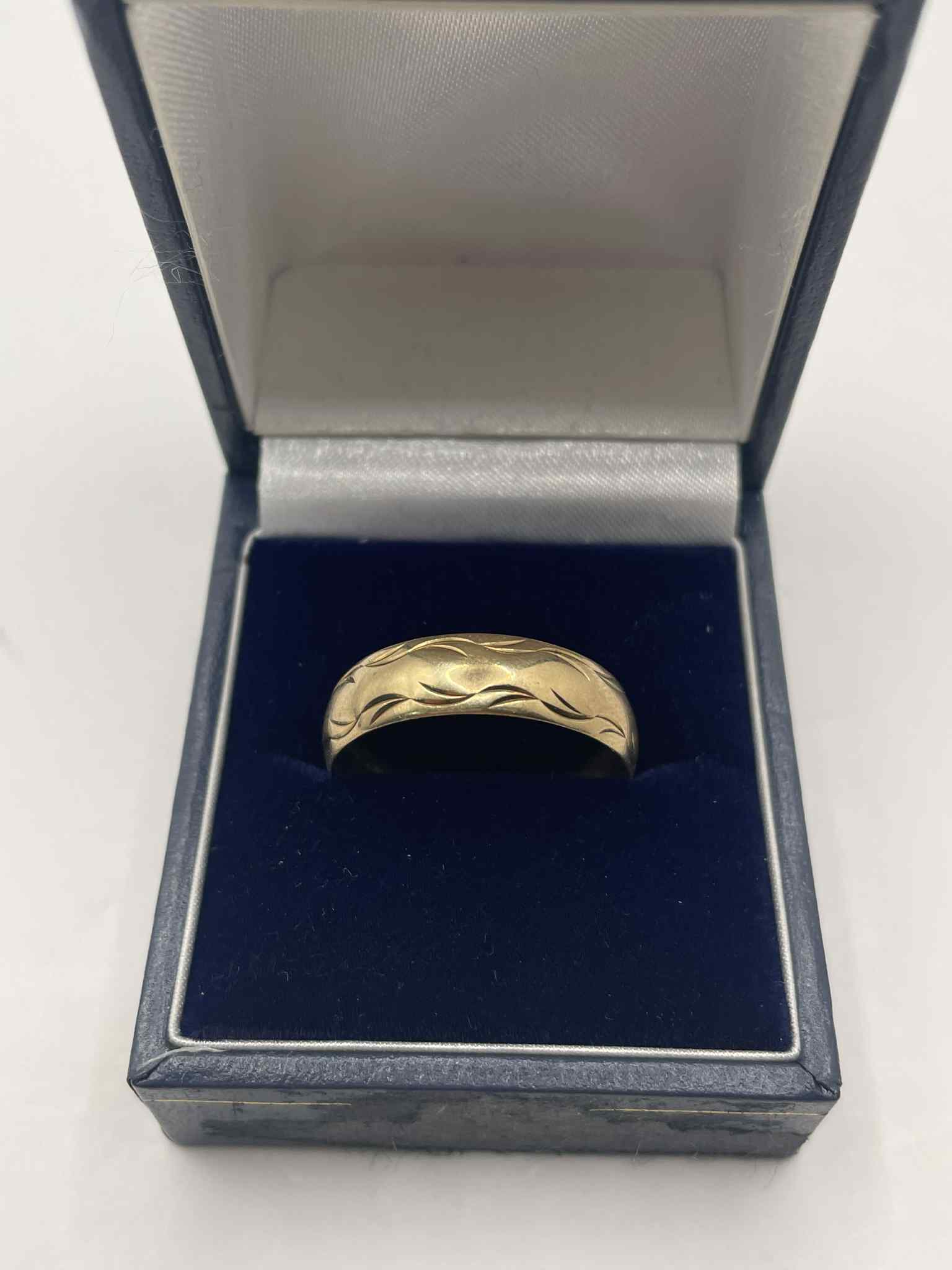9ct Gold Ring - v