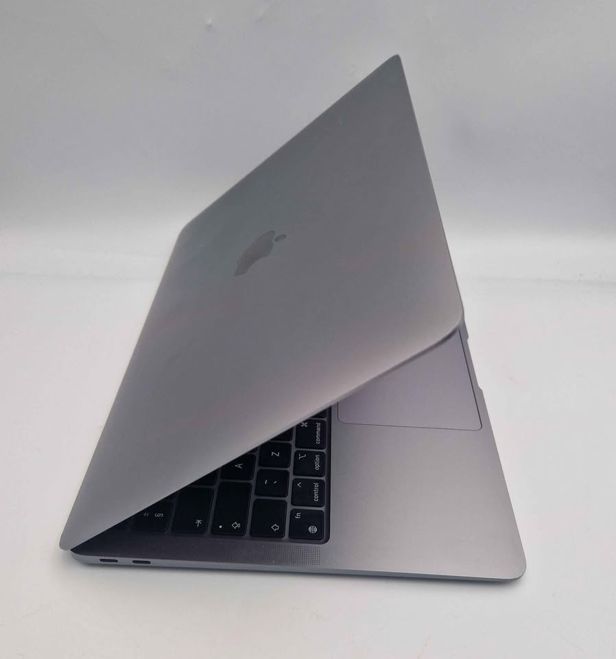 Apple Macbook Air 10 - M1 Processor, 8GB RAM, 256GB SSD, 13