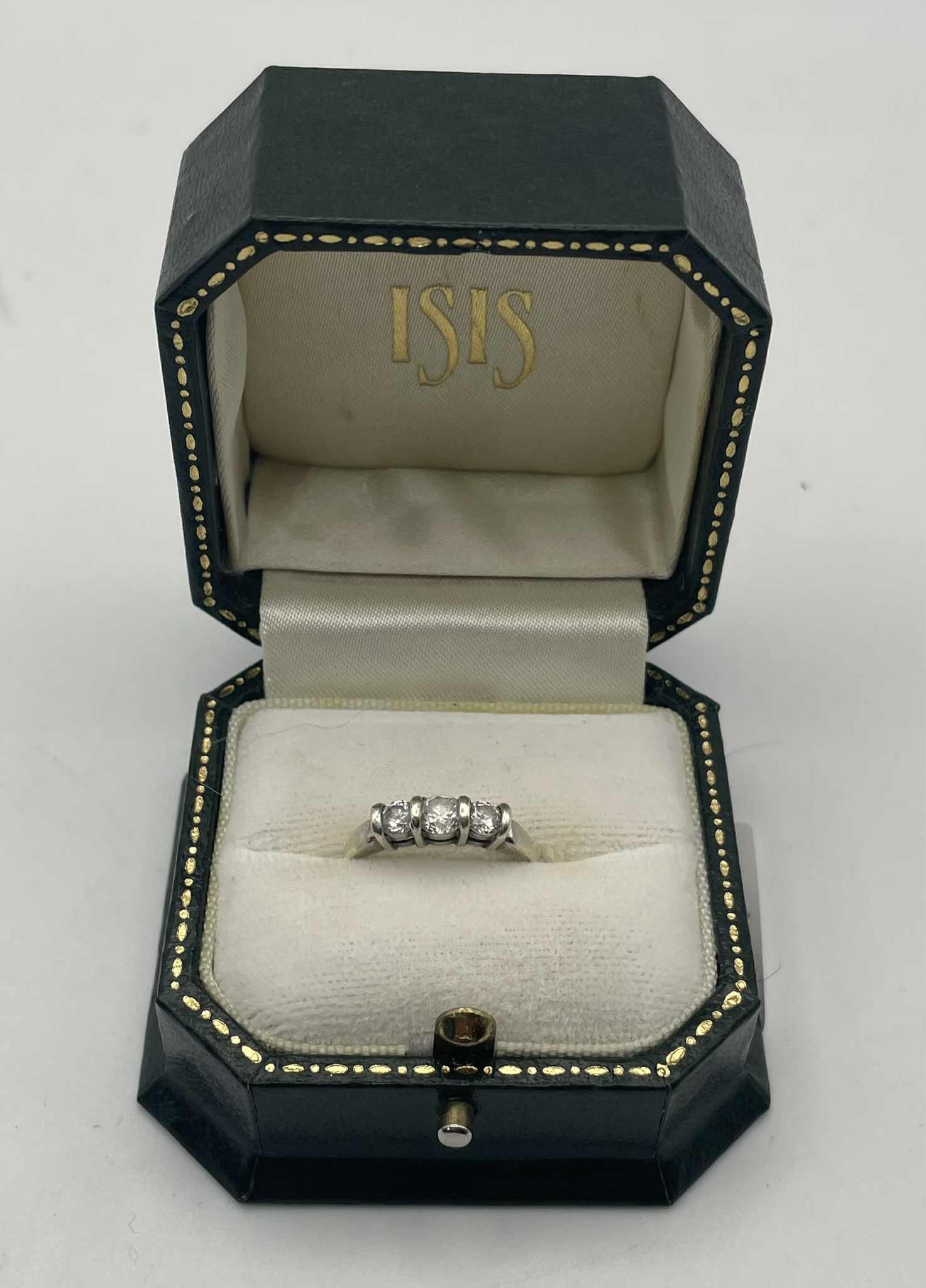 9ct white gold ring