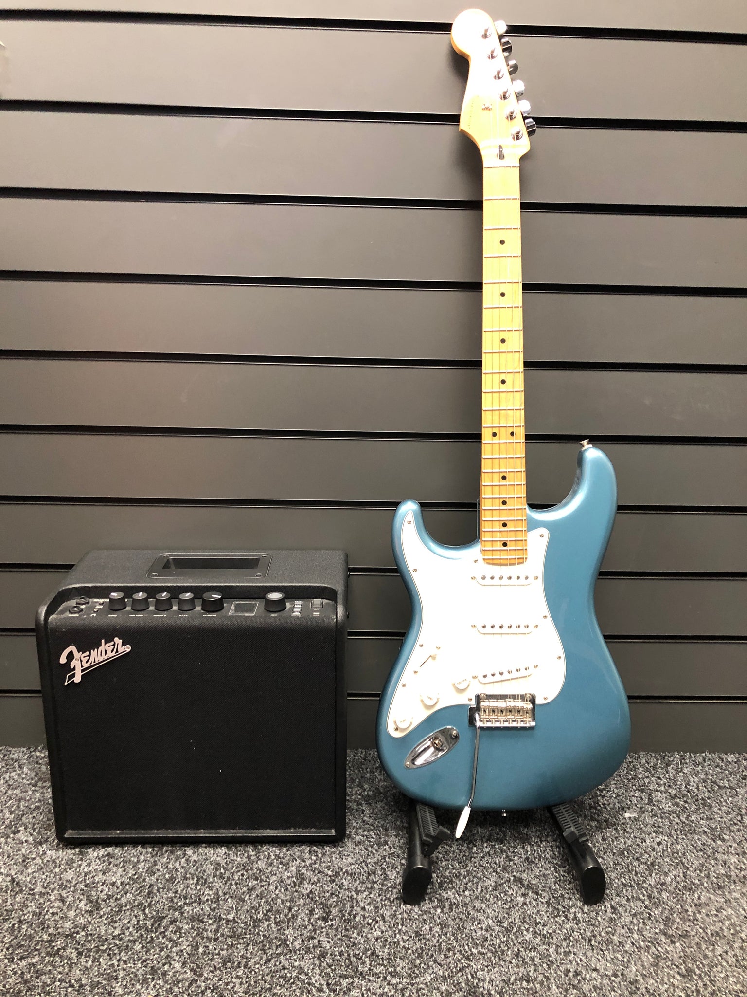 Fender Player II Stratocaster with mustang AMP