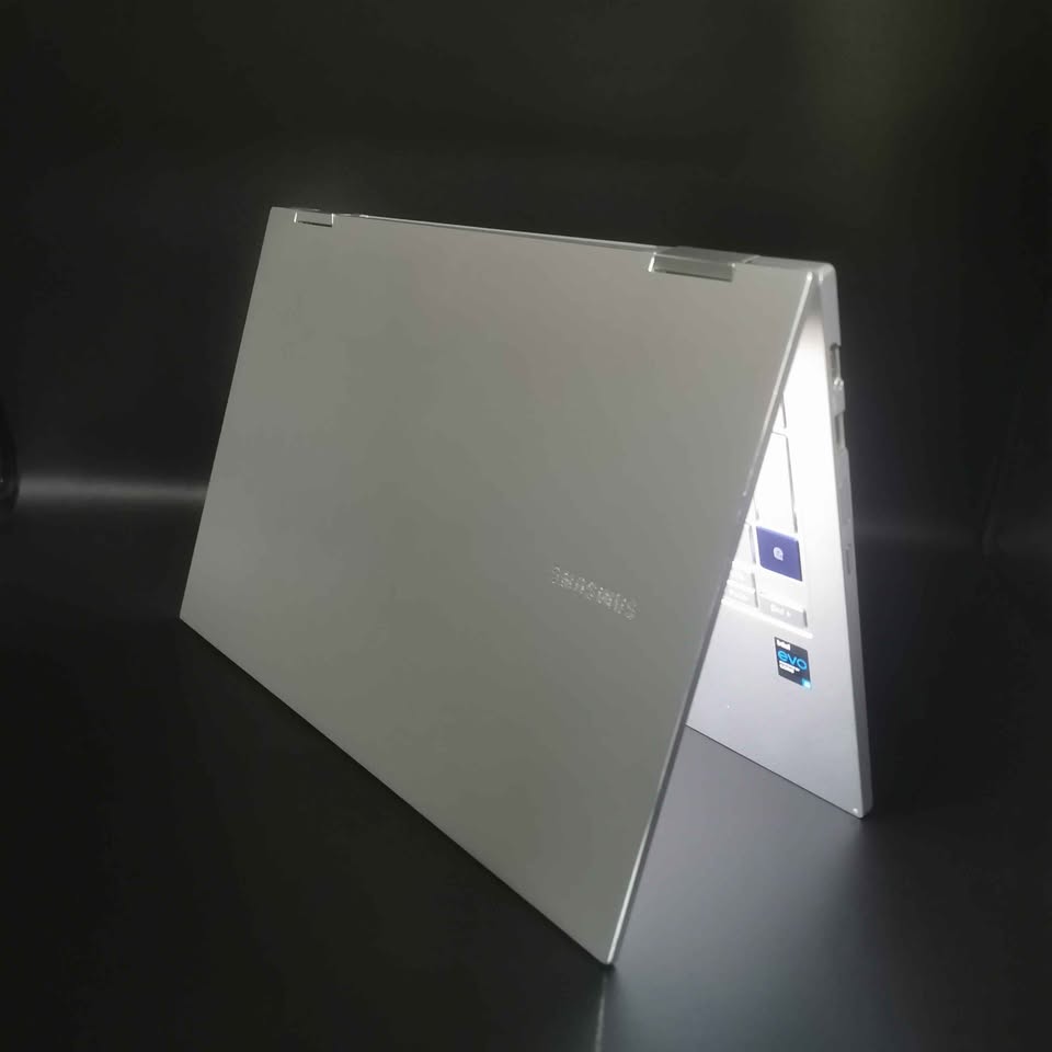 Samsung Galaxy Book Flex2 5G, i5-1135G7, 8GB Ram, 256GB SSD, 13" Screen, Windows 11 (TOUCHSCREEN)