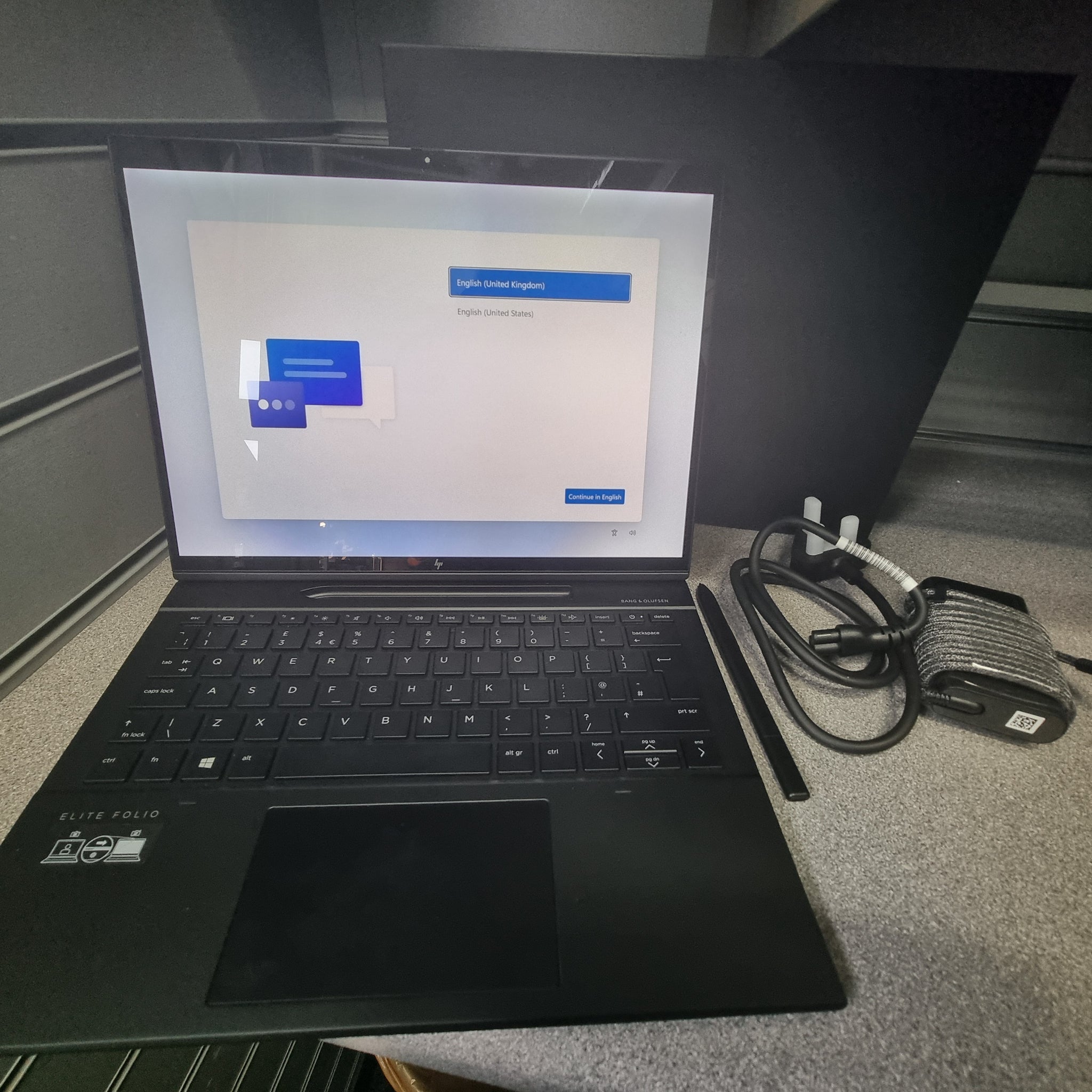 HP Elite Folio 13.5" Touch 2 in 1 8GB RAM 256GB SSD Windows 11 Snapdragon