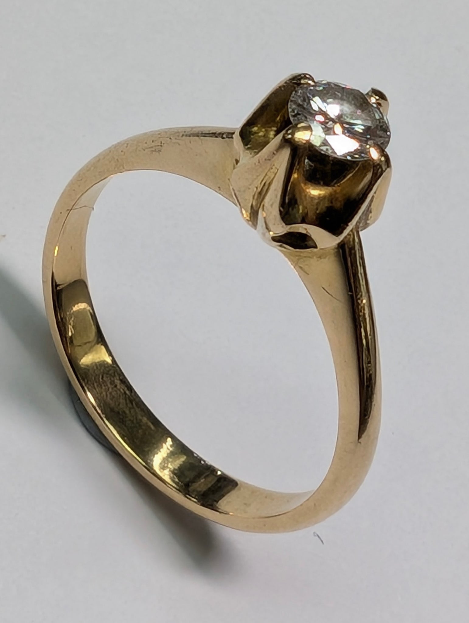 18ct Gold Diamond Ring - Size M