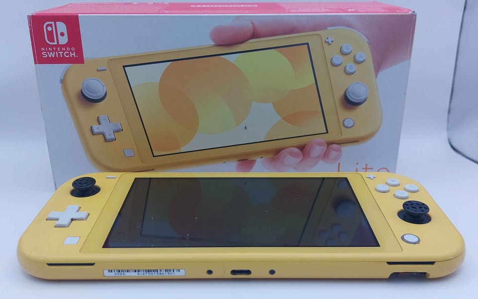 Nintendo Switch Lite console 32GB yellow Boxed with charger