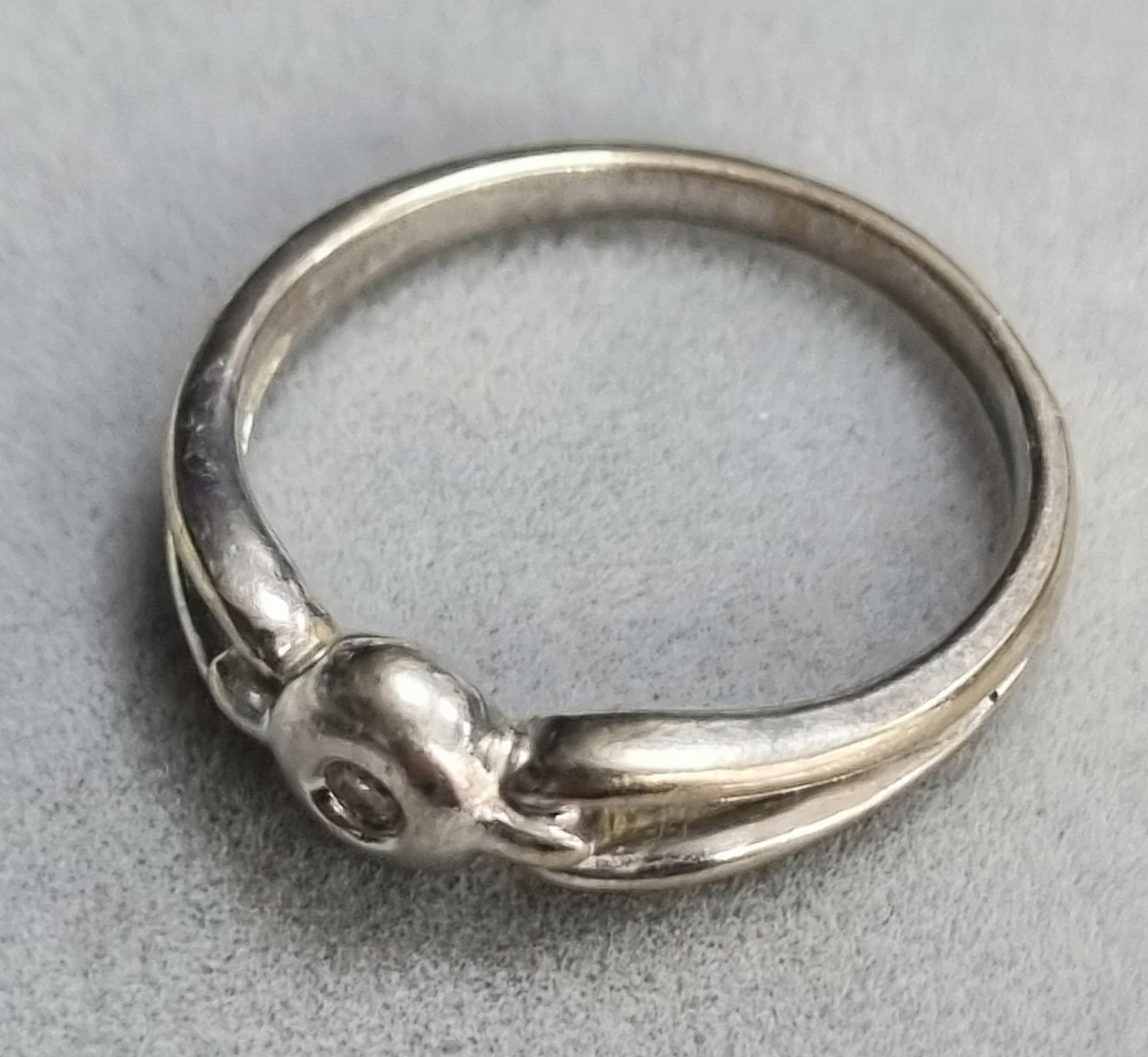 9ct White Gold Diamond Ring "Q"