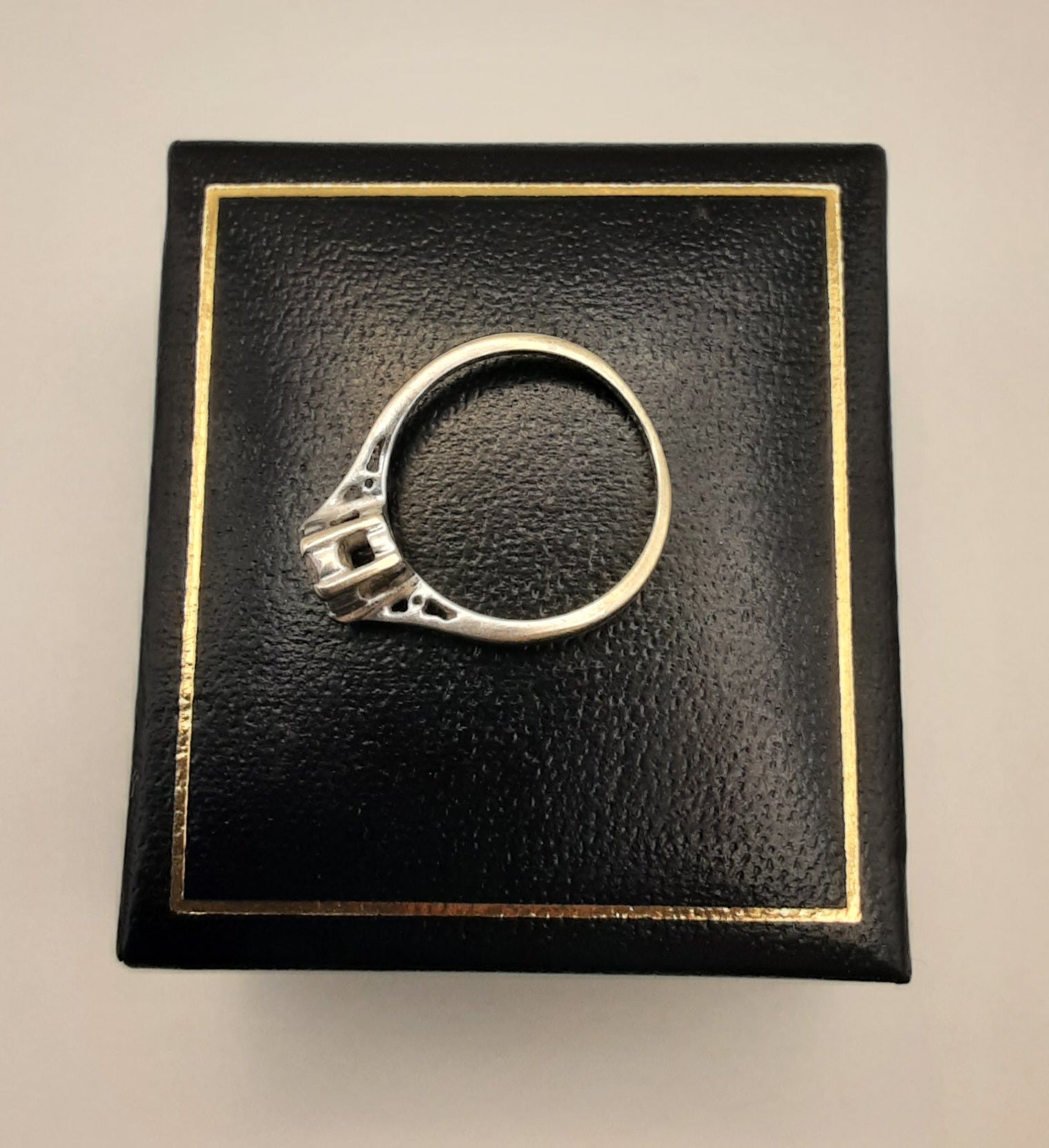 9ct gold ring size J