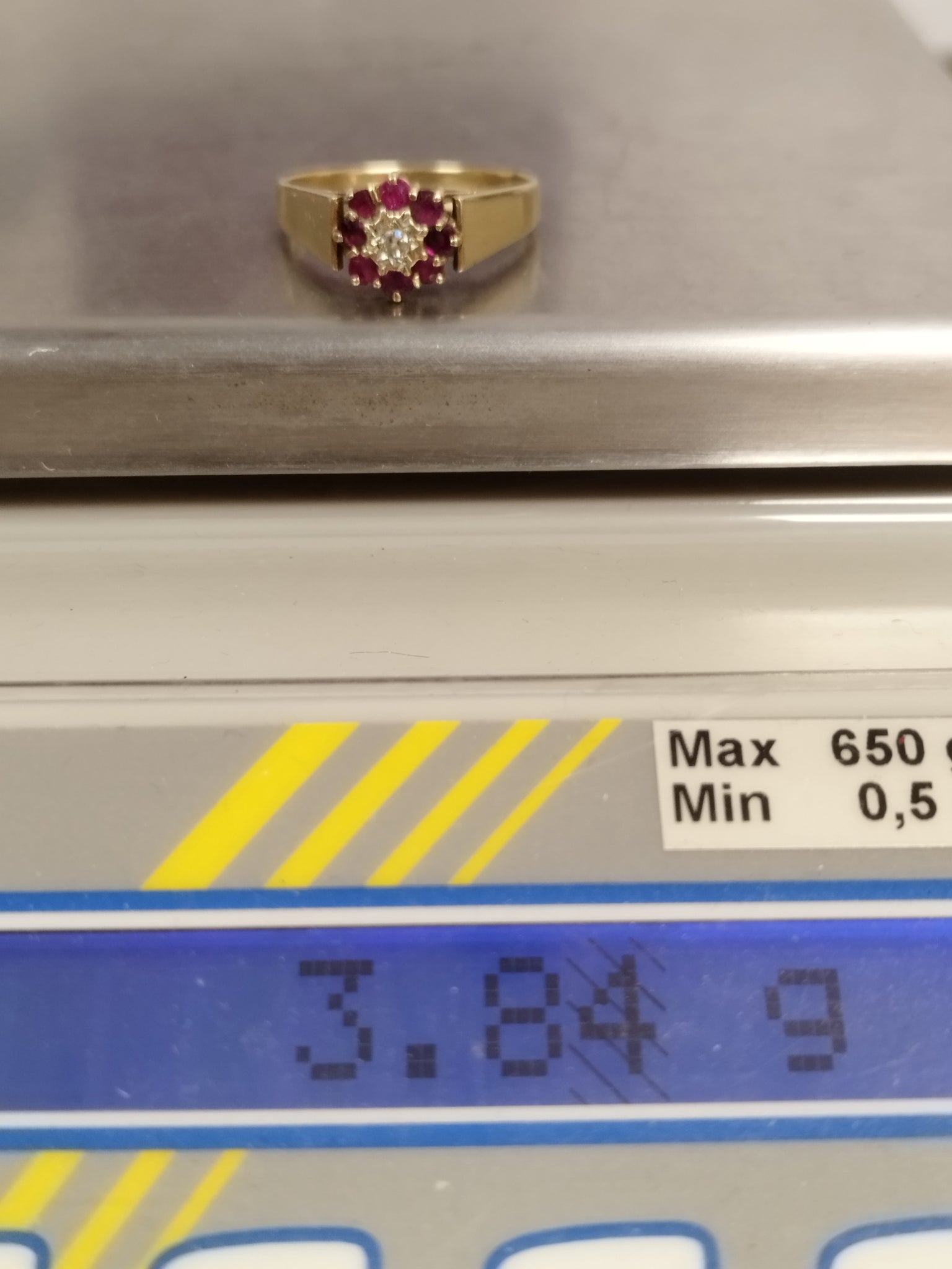 9ct Yellow Gold  Cluster Ring set with Red & Clear Stones - V