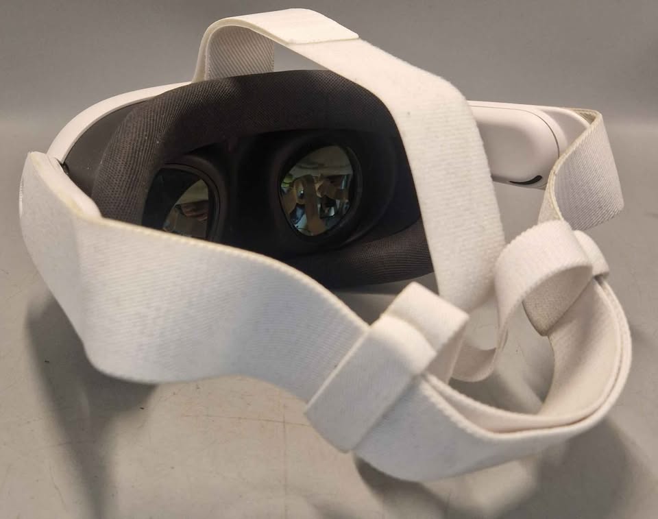 Meta Quest 3 VR Headset (With Controllers) - 512GB