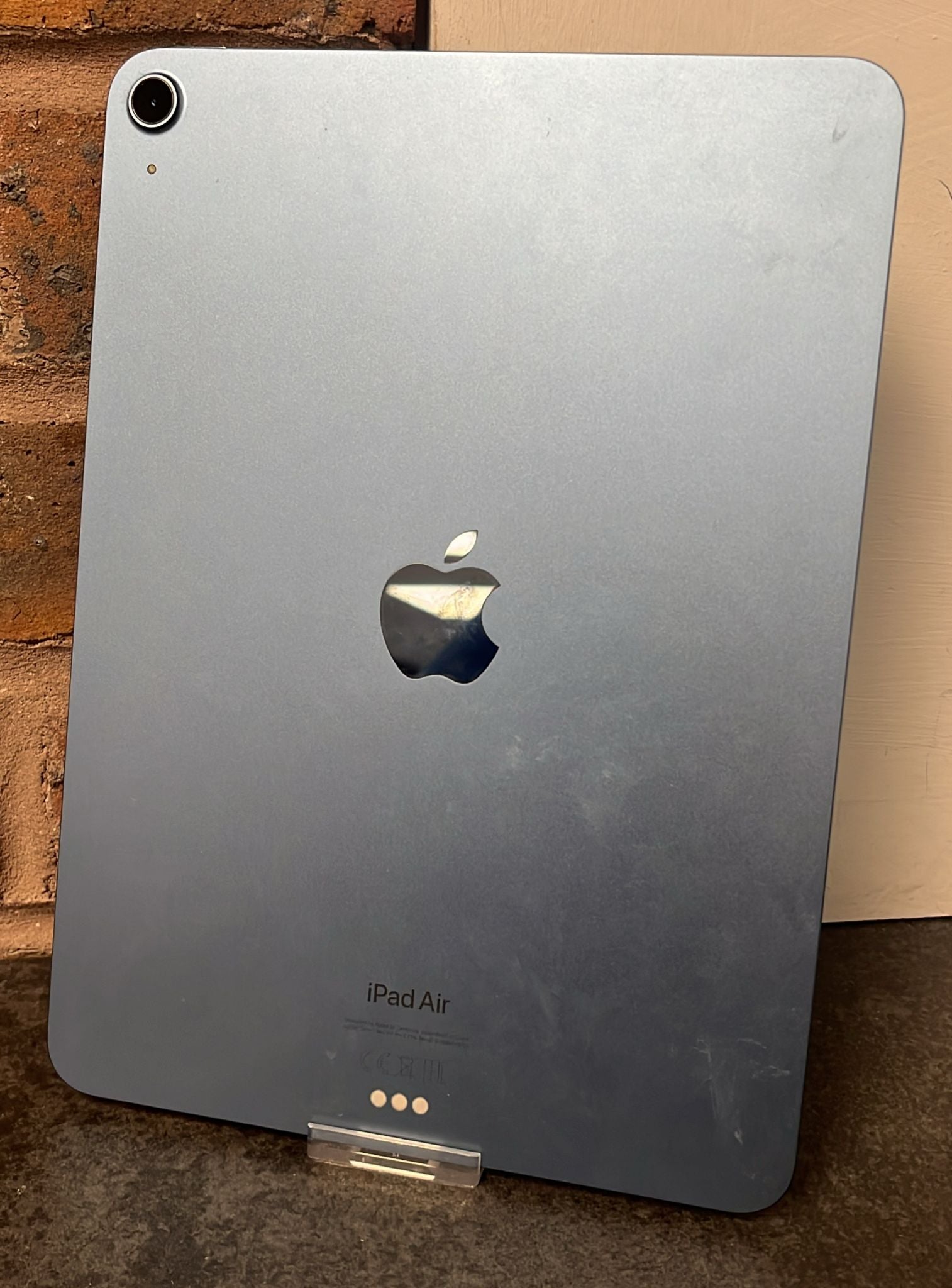 Apple iPad Air 5th Gen 10.9” M1 (A2588) 64GB Blue WiFi