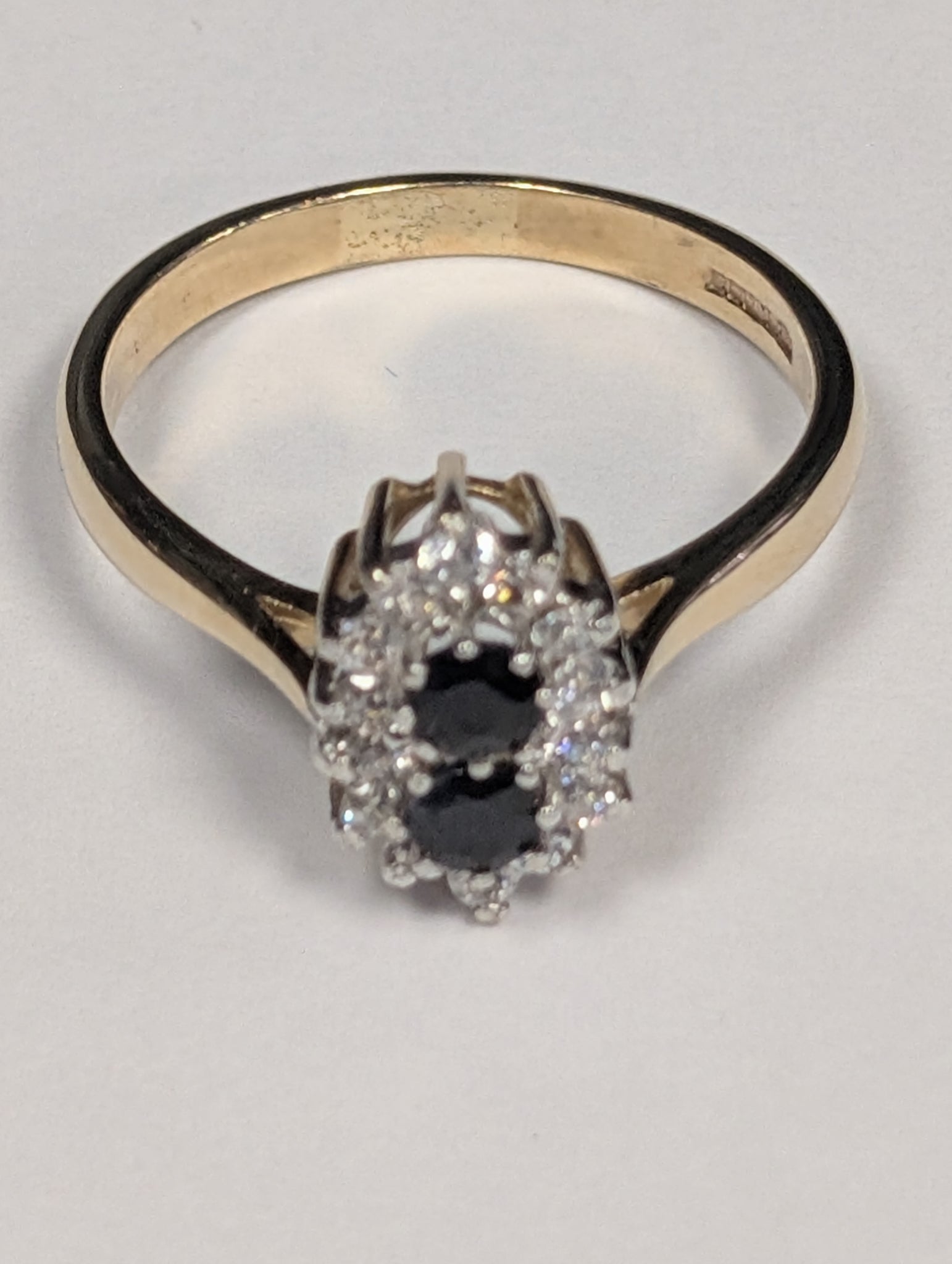 9ct gold ring with black stones
