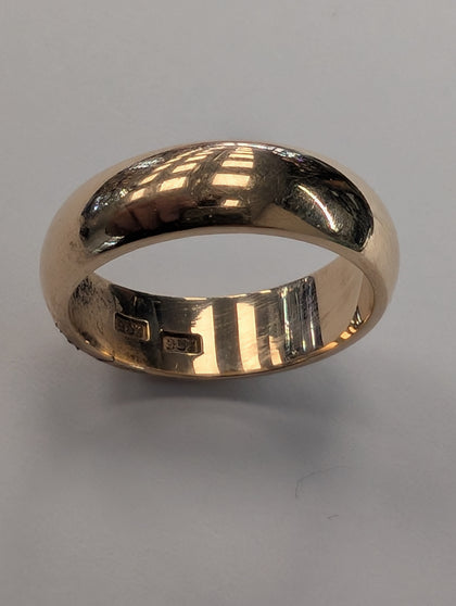 9ct Gold Wedding Band Ring - Size O 1/2
