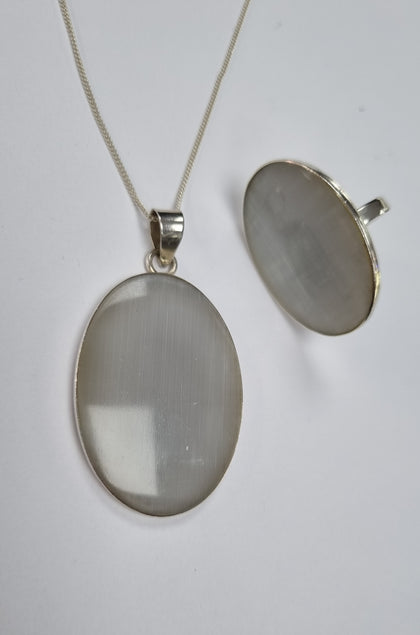 SILVER OVAL RING AND NECKLACE SET