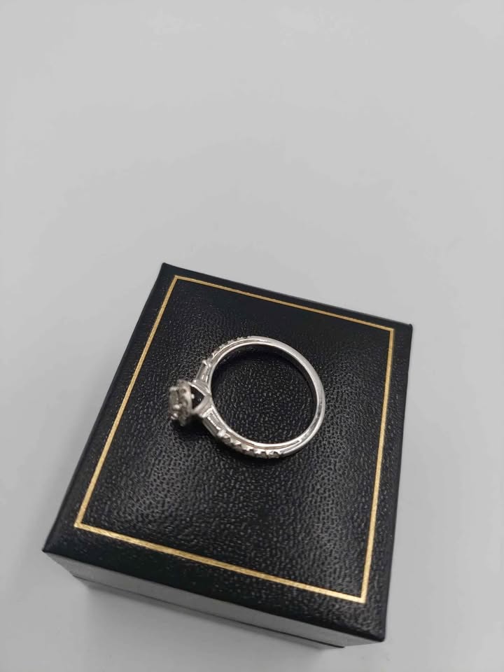 18ct 3.2g White Gold Vera Wang Love Ring With 0.58 Oval Diamond Size M