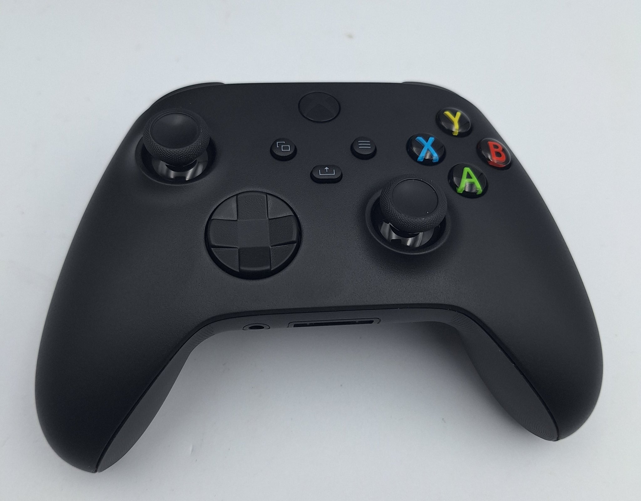 **LIKE NEW** Microsift Xbox Series X 1TB black gaming Console with 1 x series controller BOXED