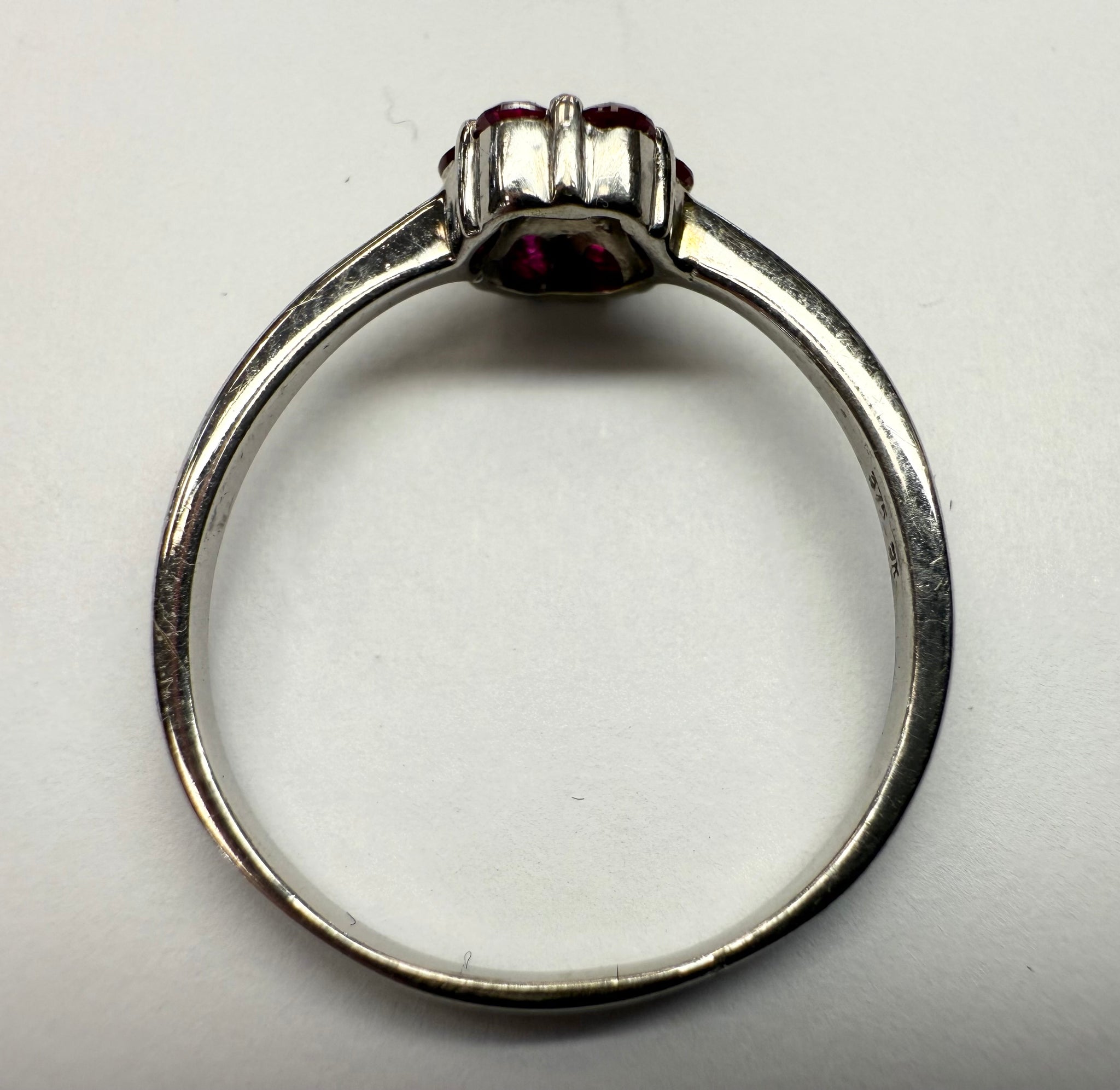 9ct white gold flower ring size Q