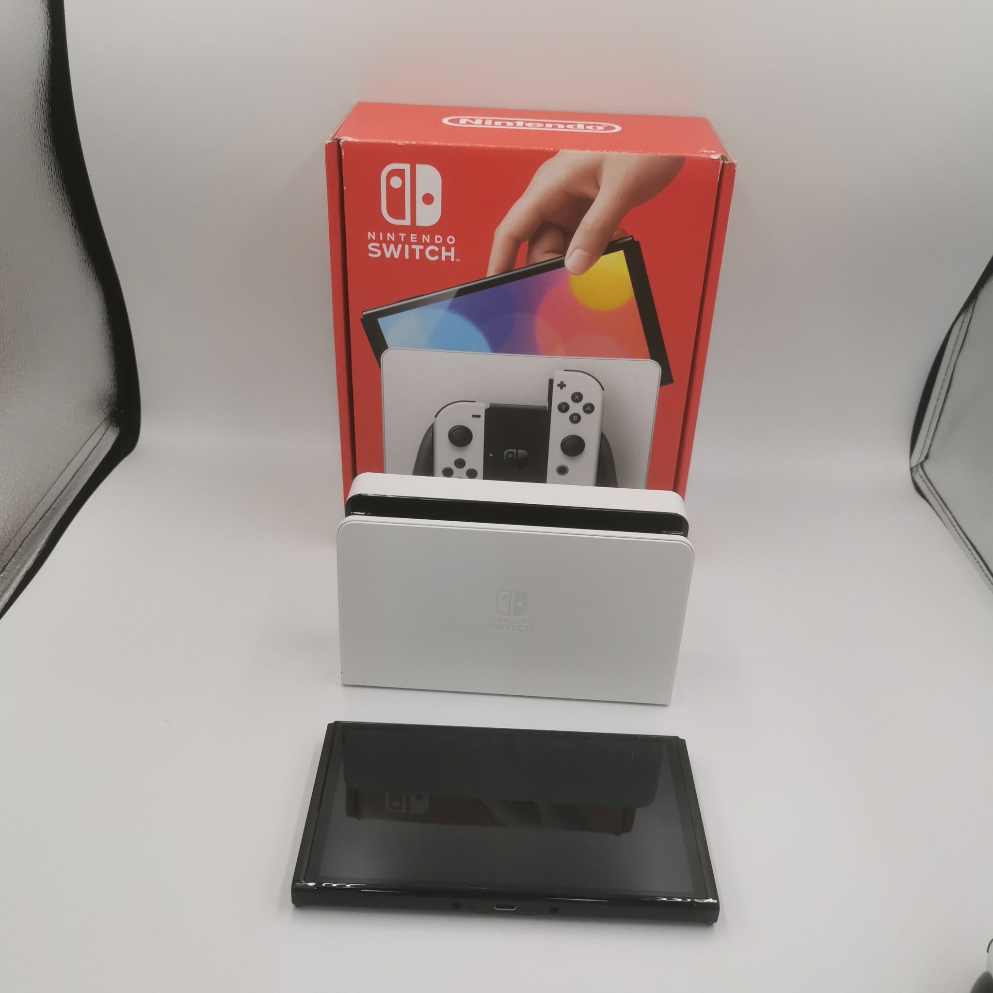 Switch Console, 64GB OLED + White Joy-Cons - Boxed with accessories and charger