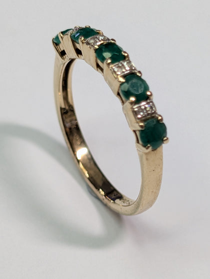 9ct gold diamond & green stone ring