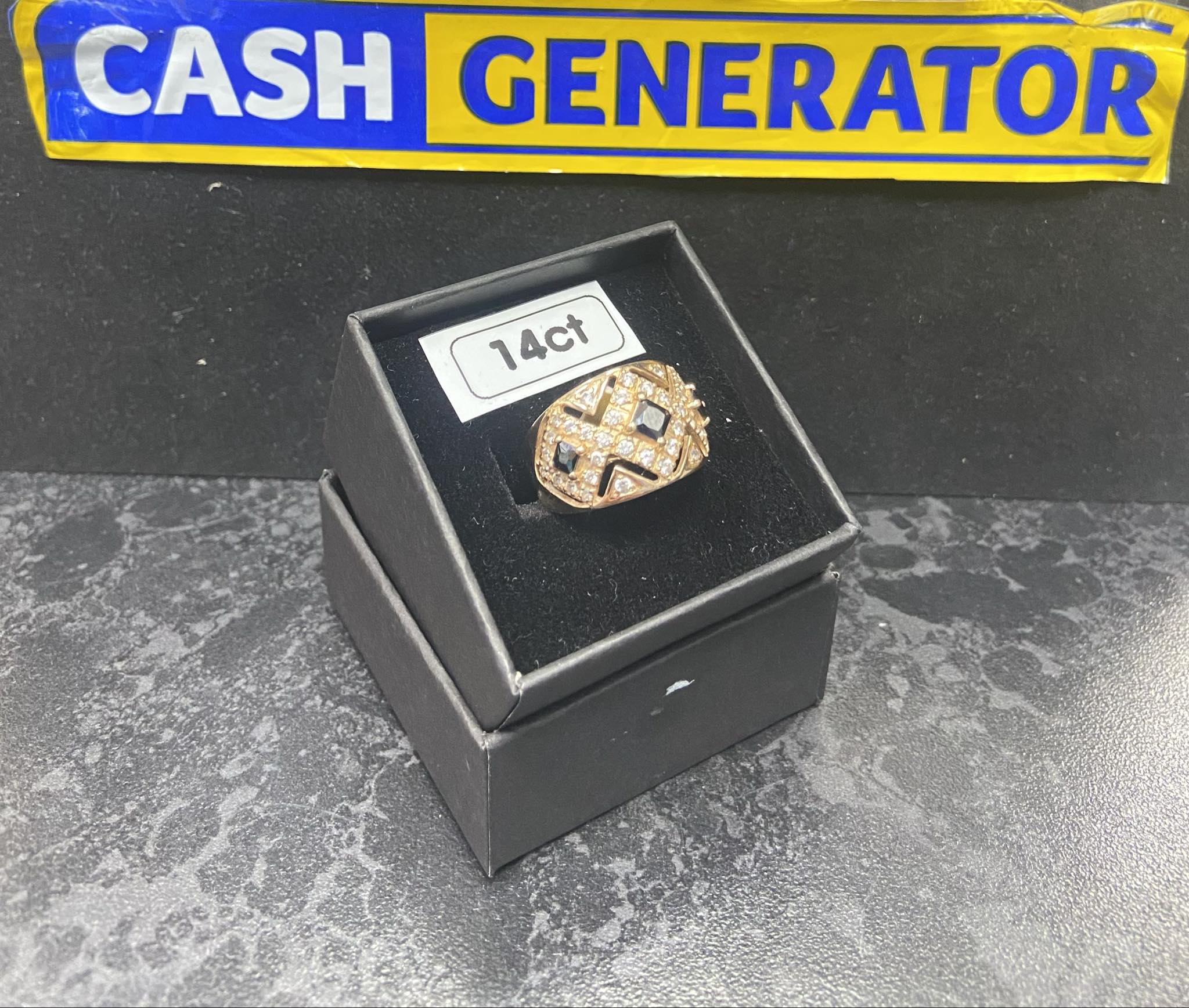 14ct Gold Sapphire Ring (Size Q), 5.86g