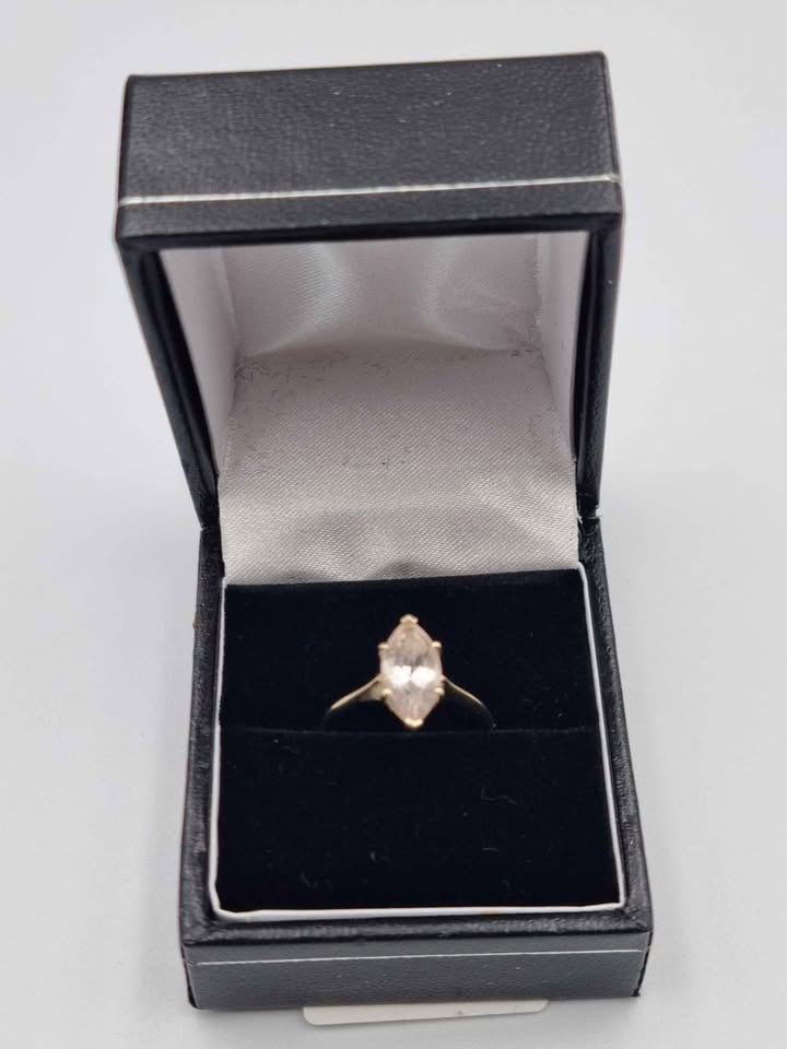 9ct Yellow Gold Marquise Cut Cubic Zirconia Solitaire Ring - 1.64 Grams - Size K