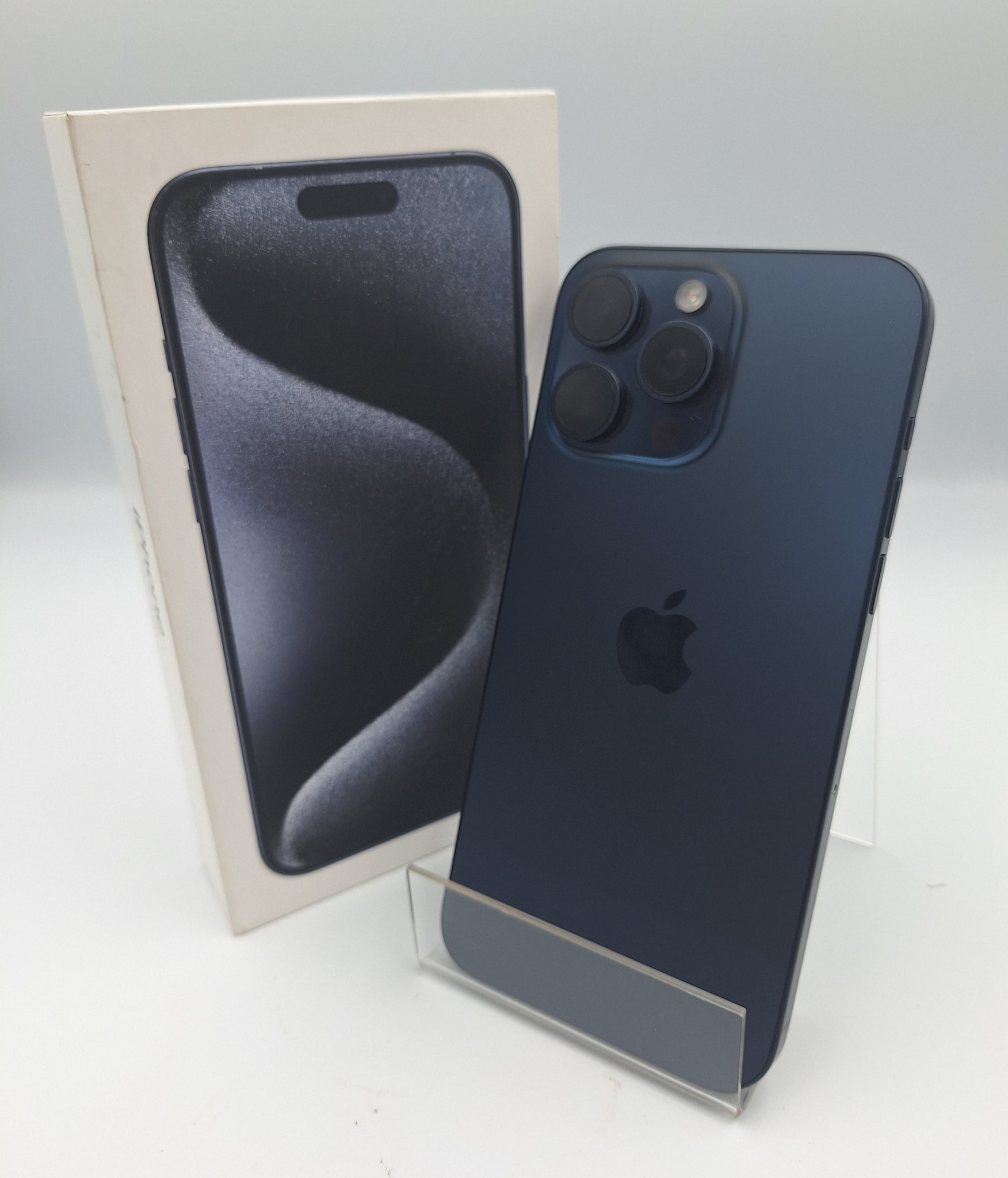 Apple iPhone 15 Pro Max 256GB Blue Titanium unlocked boxed 90% batt health (2 dead spots on the screen)