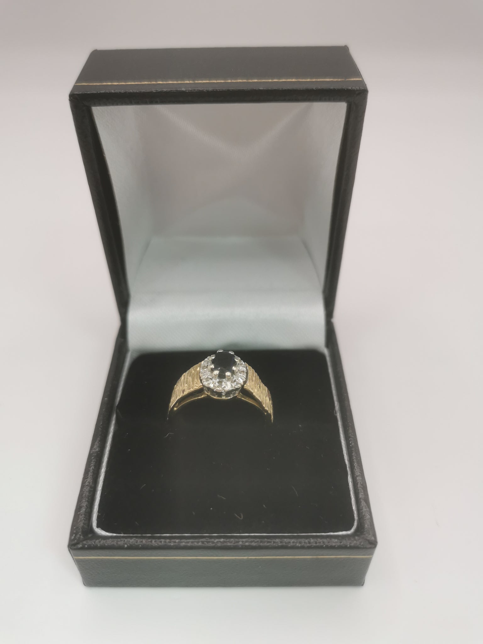 4.4G 18CT Gold Ring (750) Hallmarked and Tested Size M Boxed